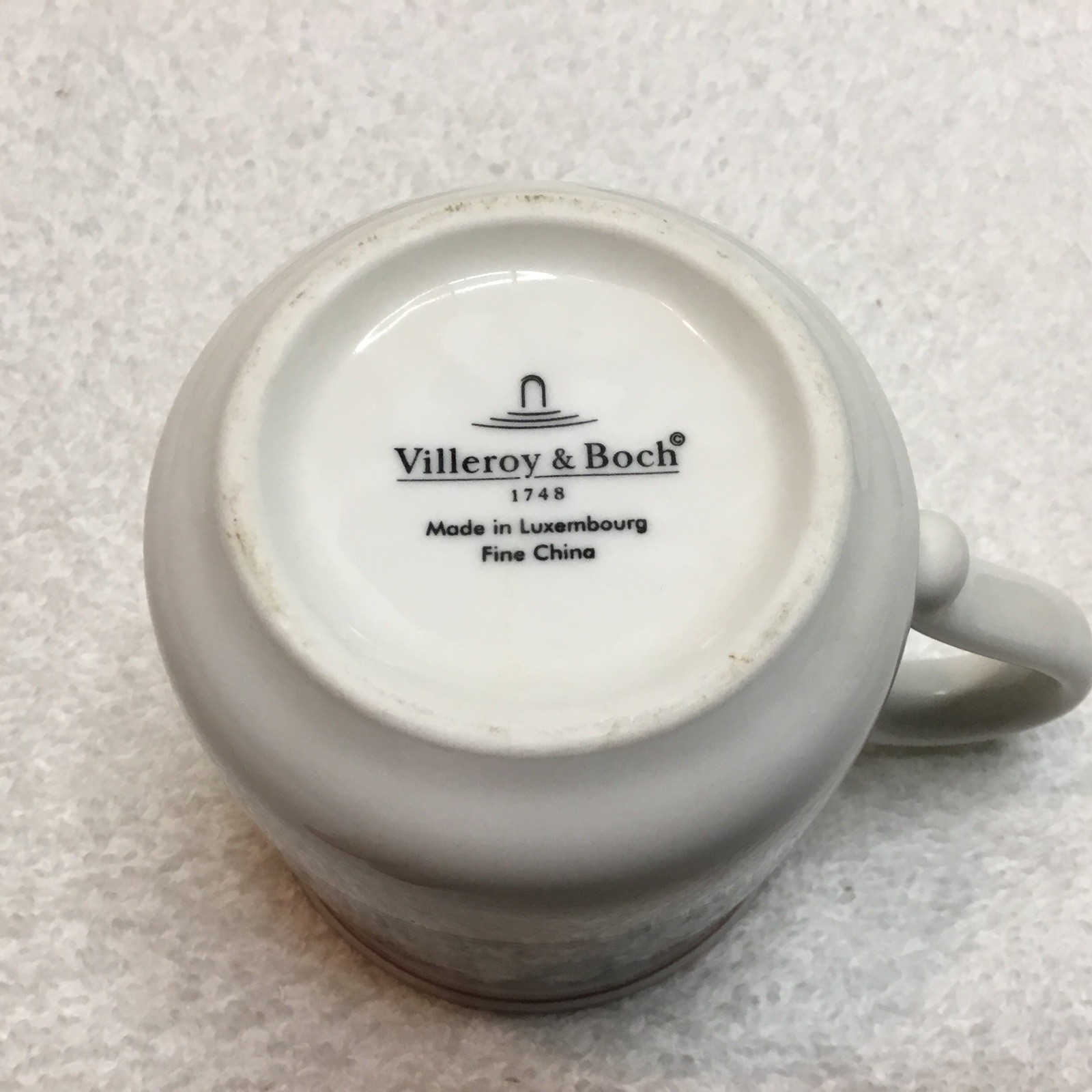 Villeroy & Boch Luxembourg NAIF Christmas Mug Lapau Artist Winter Family NEW