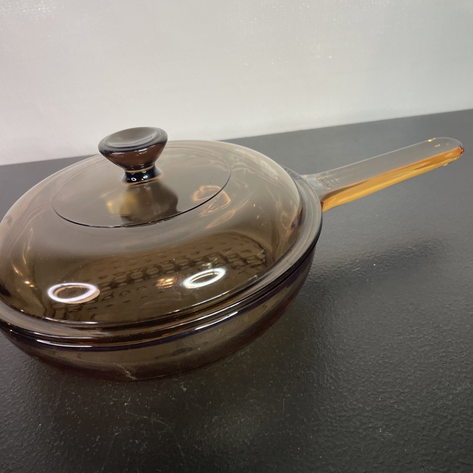 Vintage Vision Corning France Amber Glass 7″ Waffle Skillet w/ Pyrex Lid V-1.5-C