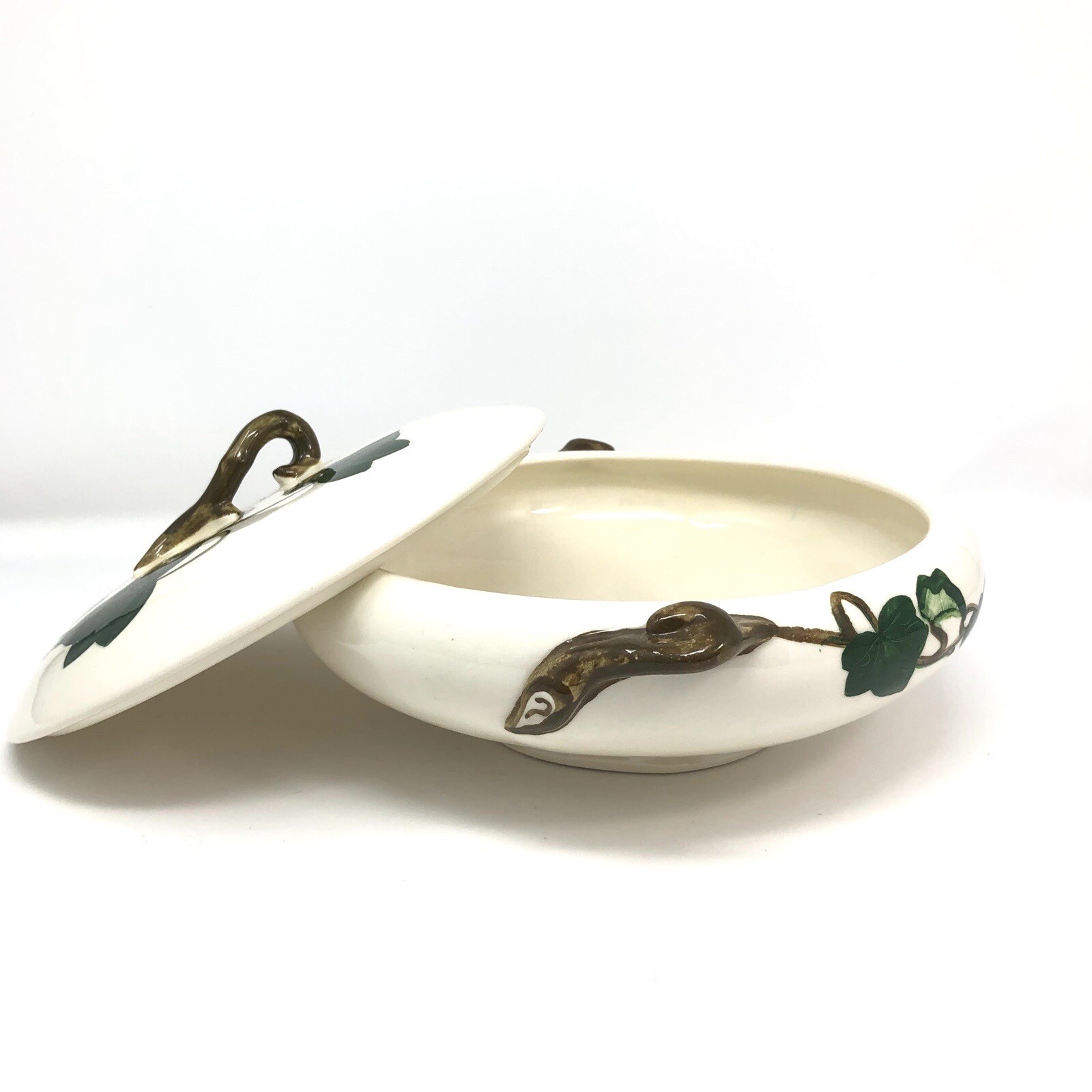 Vintage METLOX POPPYTRAIL CALIFORNIA IVY 11” Round Covered Casserole Dish LEAF