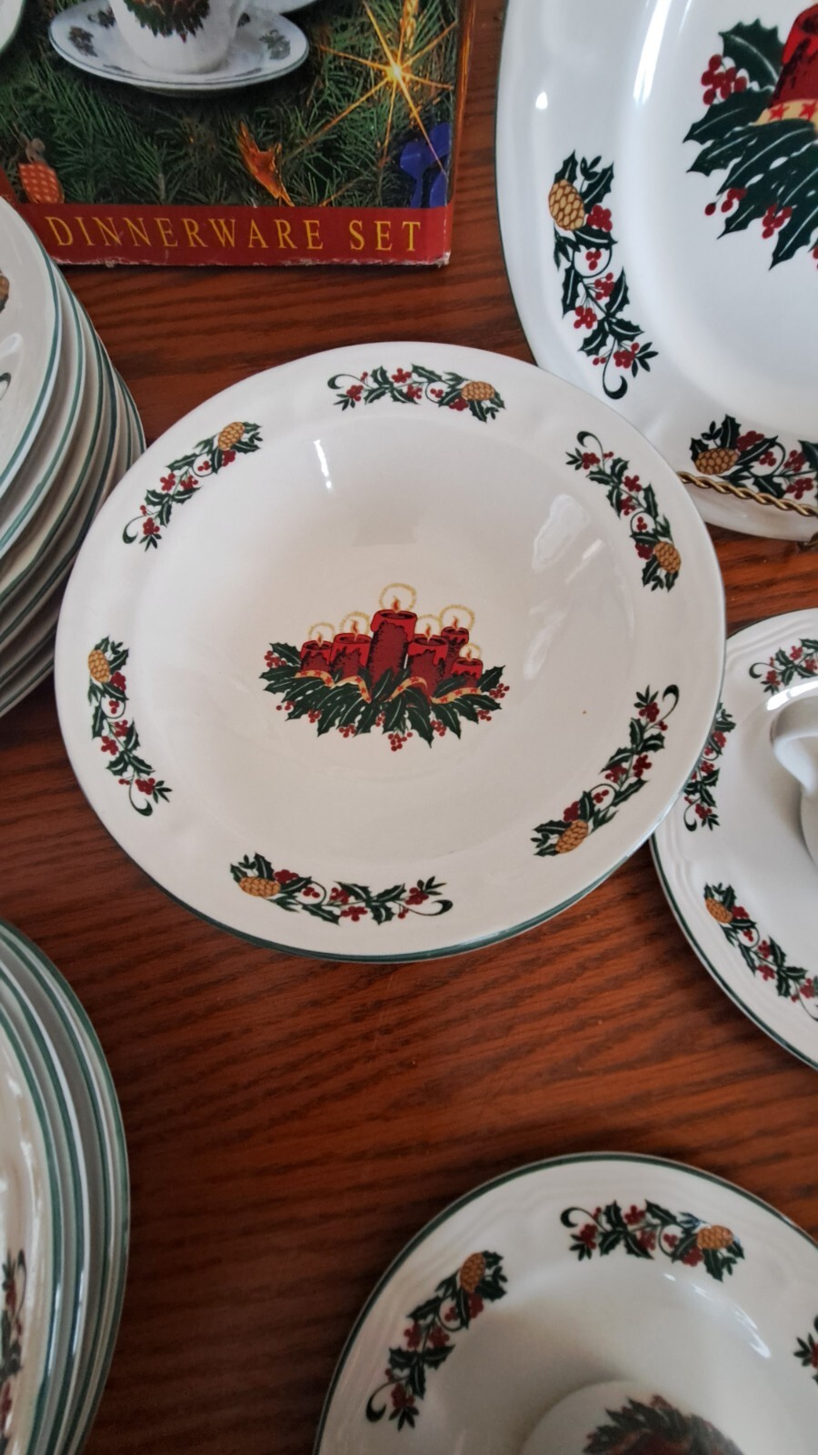 GEI Vintage Beautiful Christmas Candle Pattern 31 Piece Dinnerware Grouping
