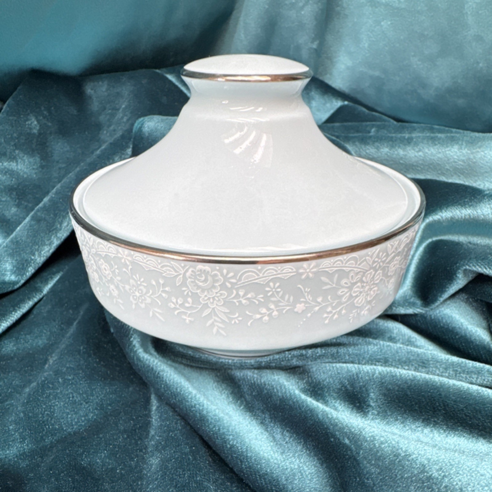 Noritake Fidelity Porcelain Covered Bowl White 8003 W81 Japan