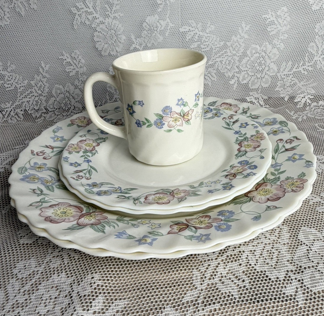 Vintage Arcopal France Champetre Floral Scalloped 5 Pc Plates Mug Set