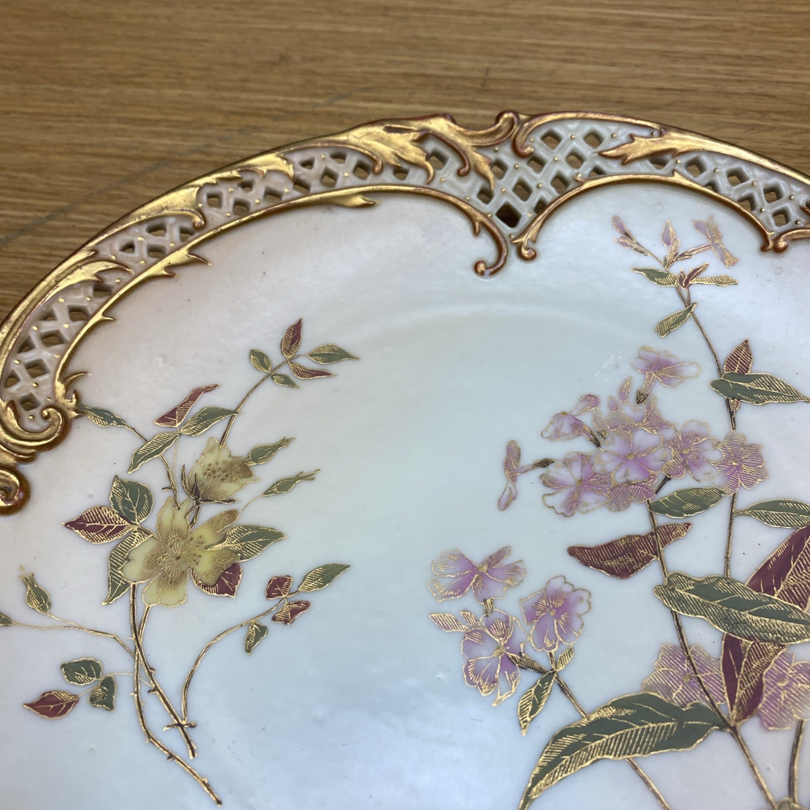 Atq 19th Century ROYAL WORCESTER Empress Reticulated 8 1/2” dia. Cabinet Plate