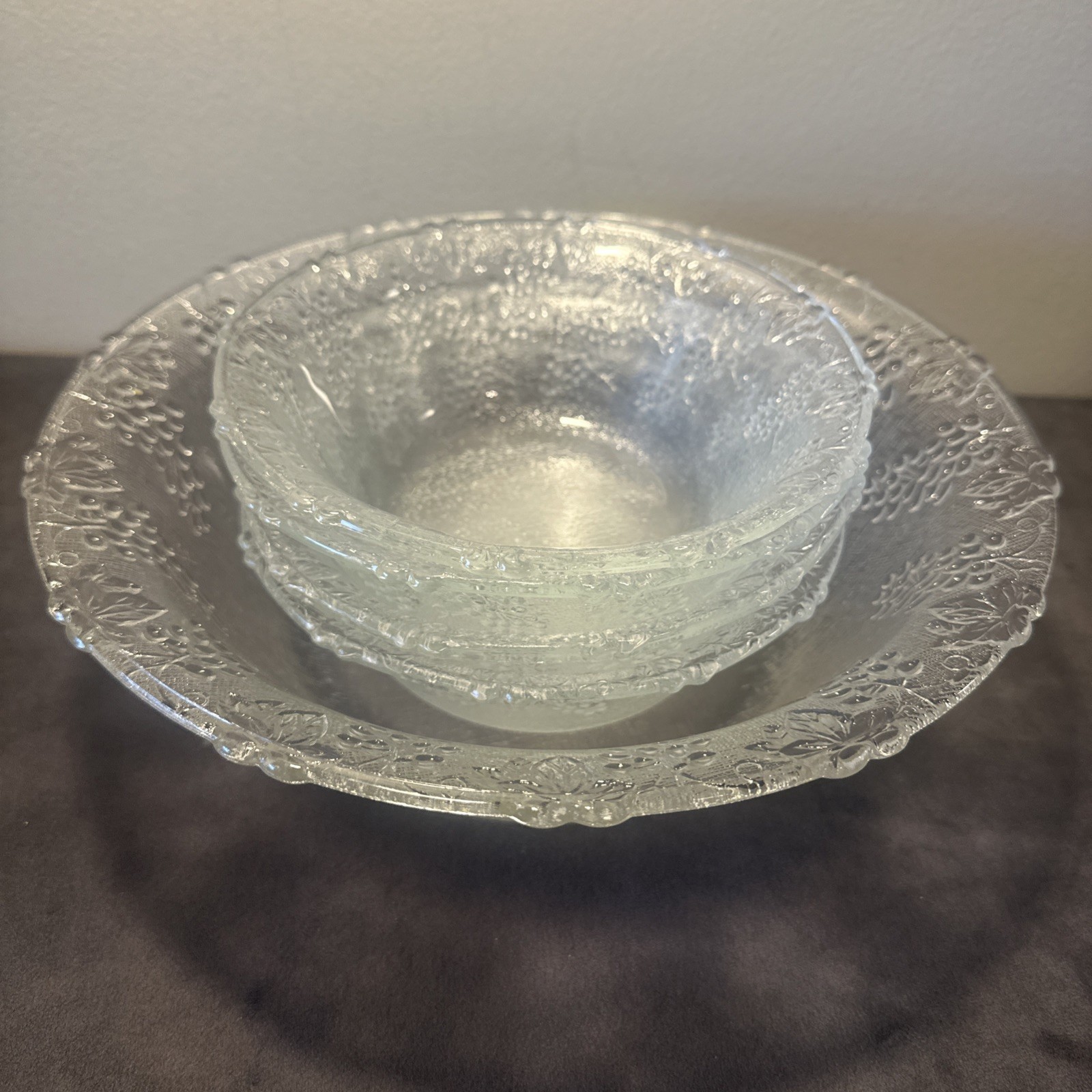Vintage 1980’s KIG Embossed Grape Vine Glass Salad Bowl Set W/ 4 Serving Bowls