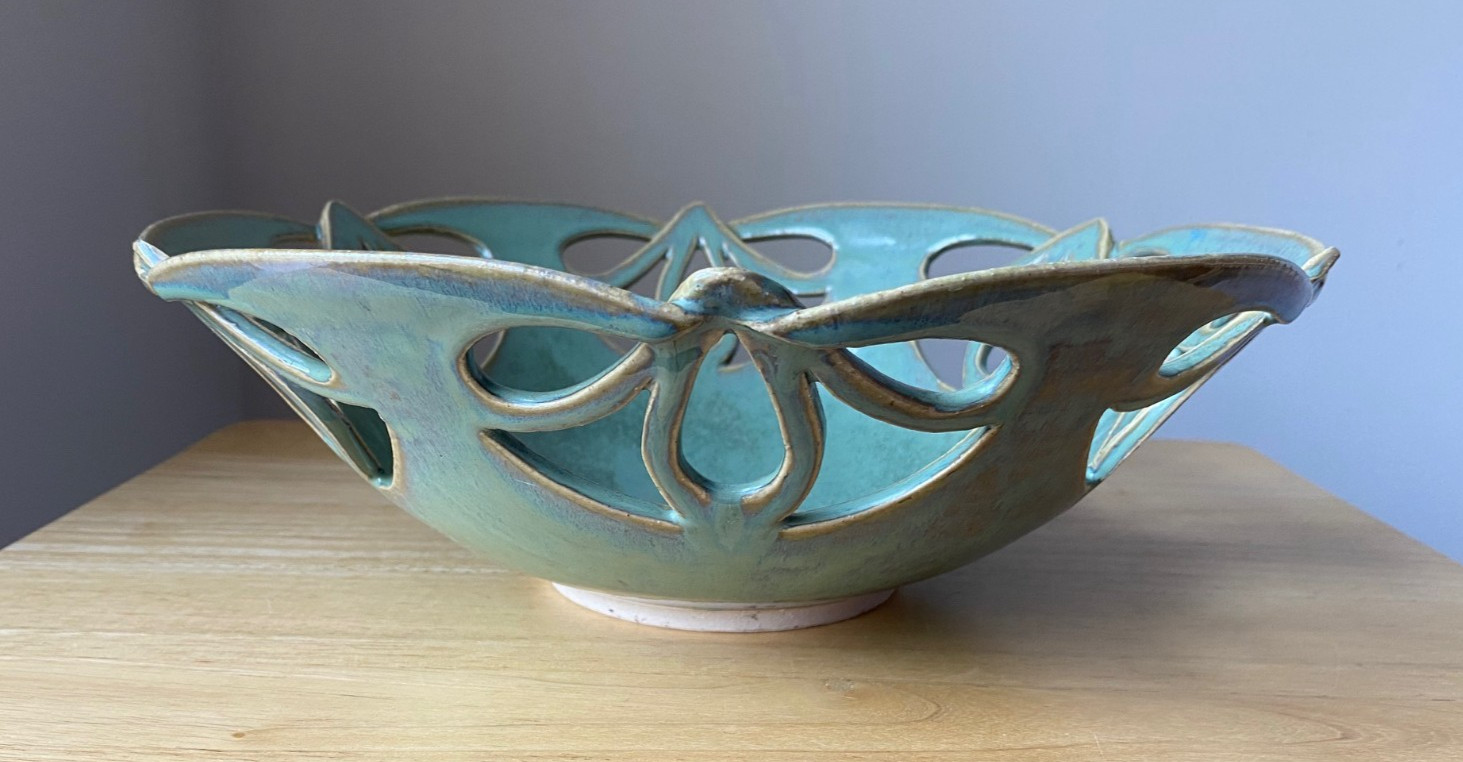 JOYCE INDERBITZIN 12.5″ Green Carved Rim Bowl – Pennsylvania – VGUC