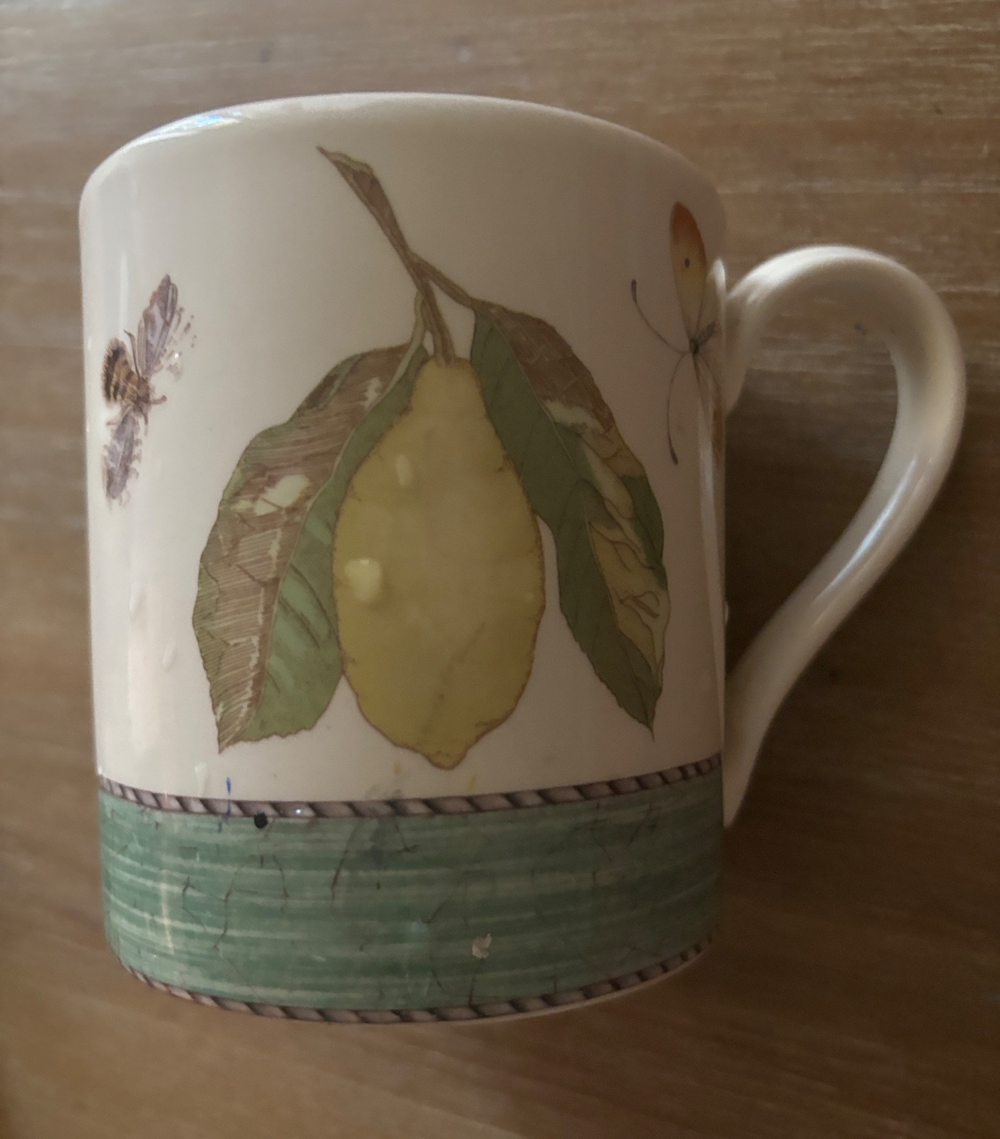 4 Wedgewood Sarah’s garden 16 oz coffee cups, one has chip look at photos