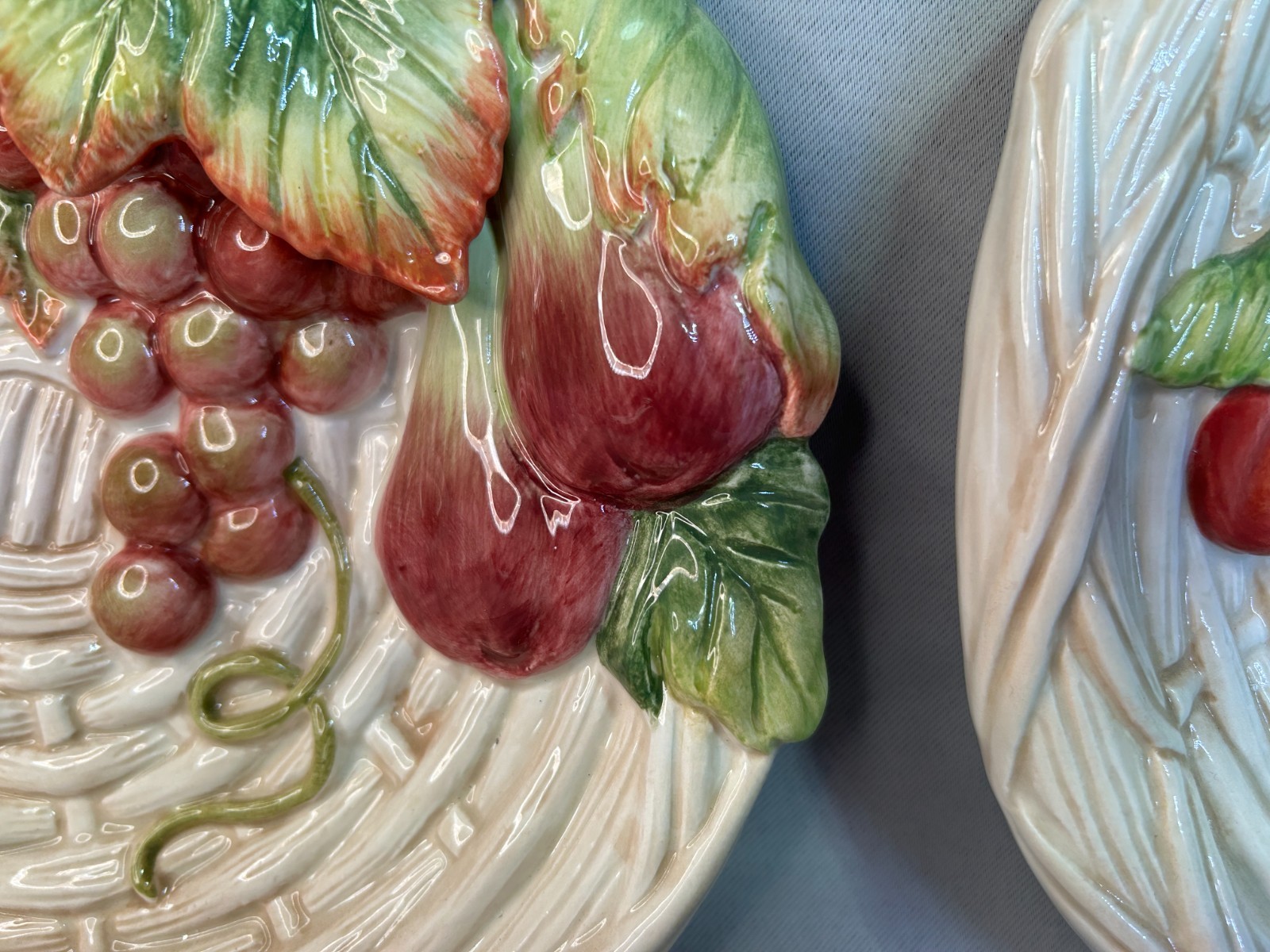 Pair Fitz & Floyd Classics Country Gourmet Round Plates 3D Leaf Fruit Design