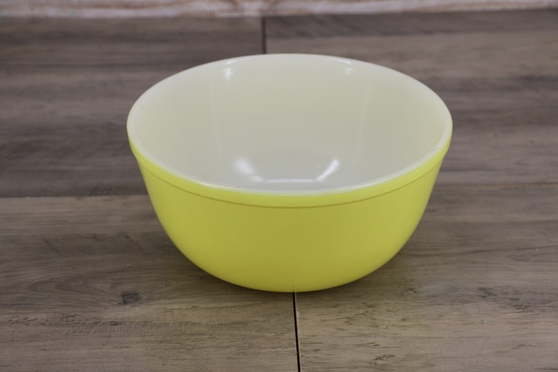 VINTAGE Glasbake Large Lemon Yellow Mixing Bowl 3.5 qt 9.5″ J-29