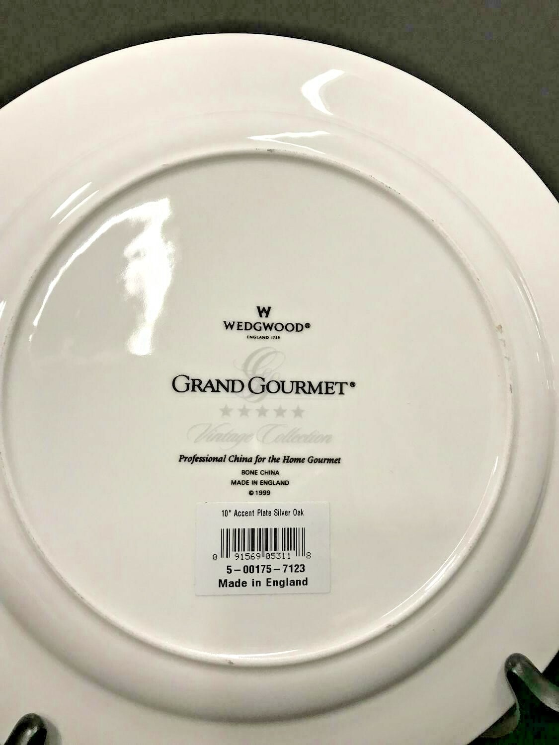 Wedgwood Grand Gourmet Vintage Collection Silver Oak Cabernet Plate New