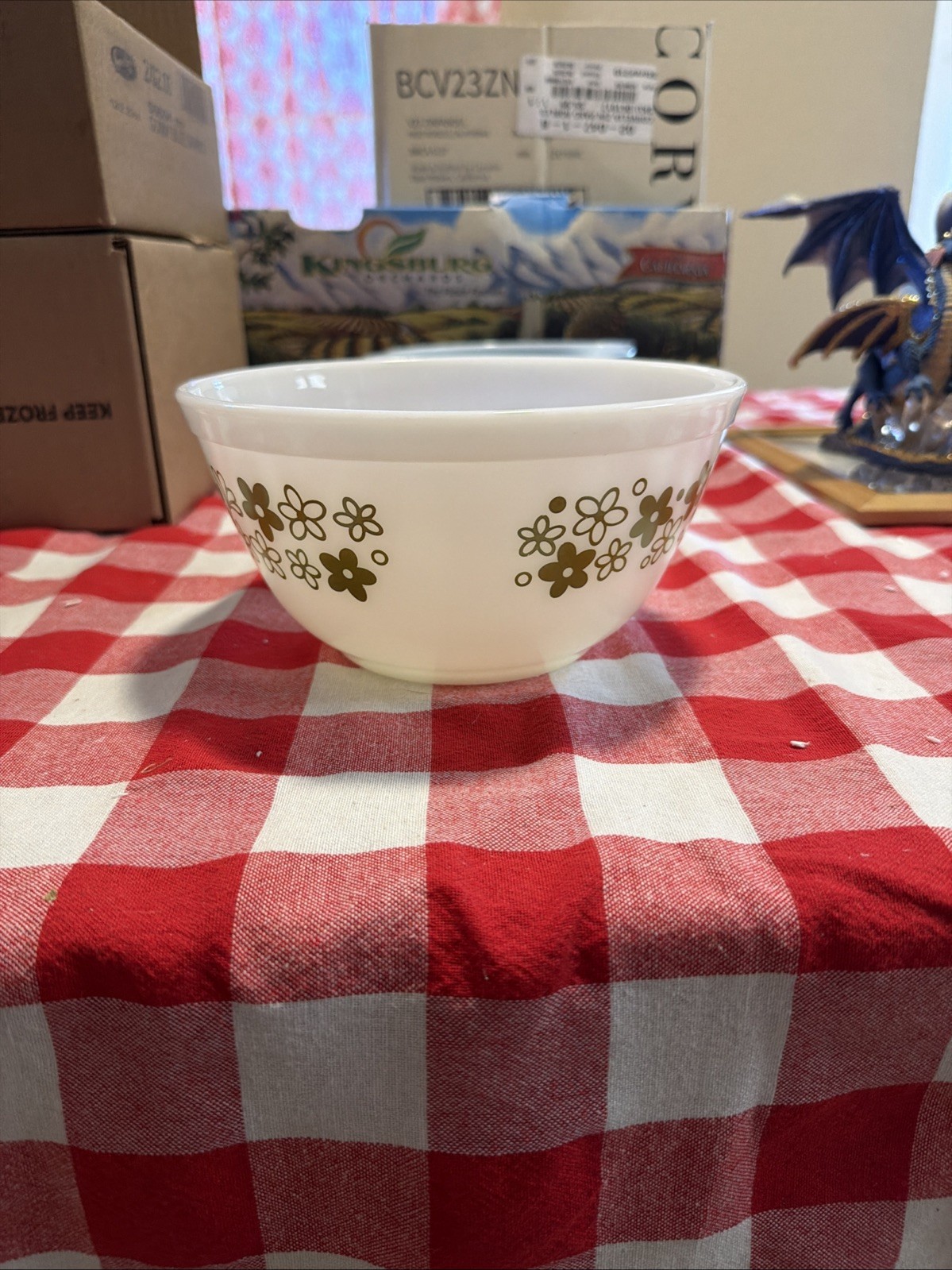 Pyrex 402, White with Green Flowers. 1.5 Qt, 1 & 1/2 Quart, Made in USA