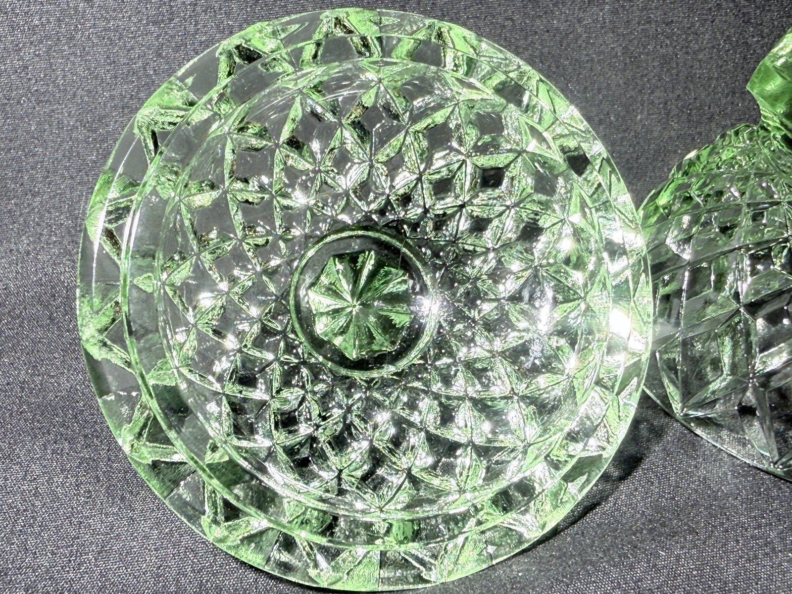 Green Vaseline Uranium glass covered candy dish coffee sugar jar / bowl selenium