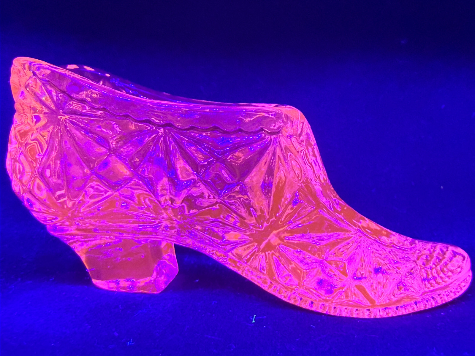 Green Vaseline glass floral shoe slipper boot uranium daisy & button pattern art