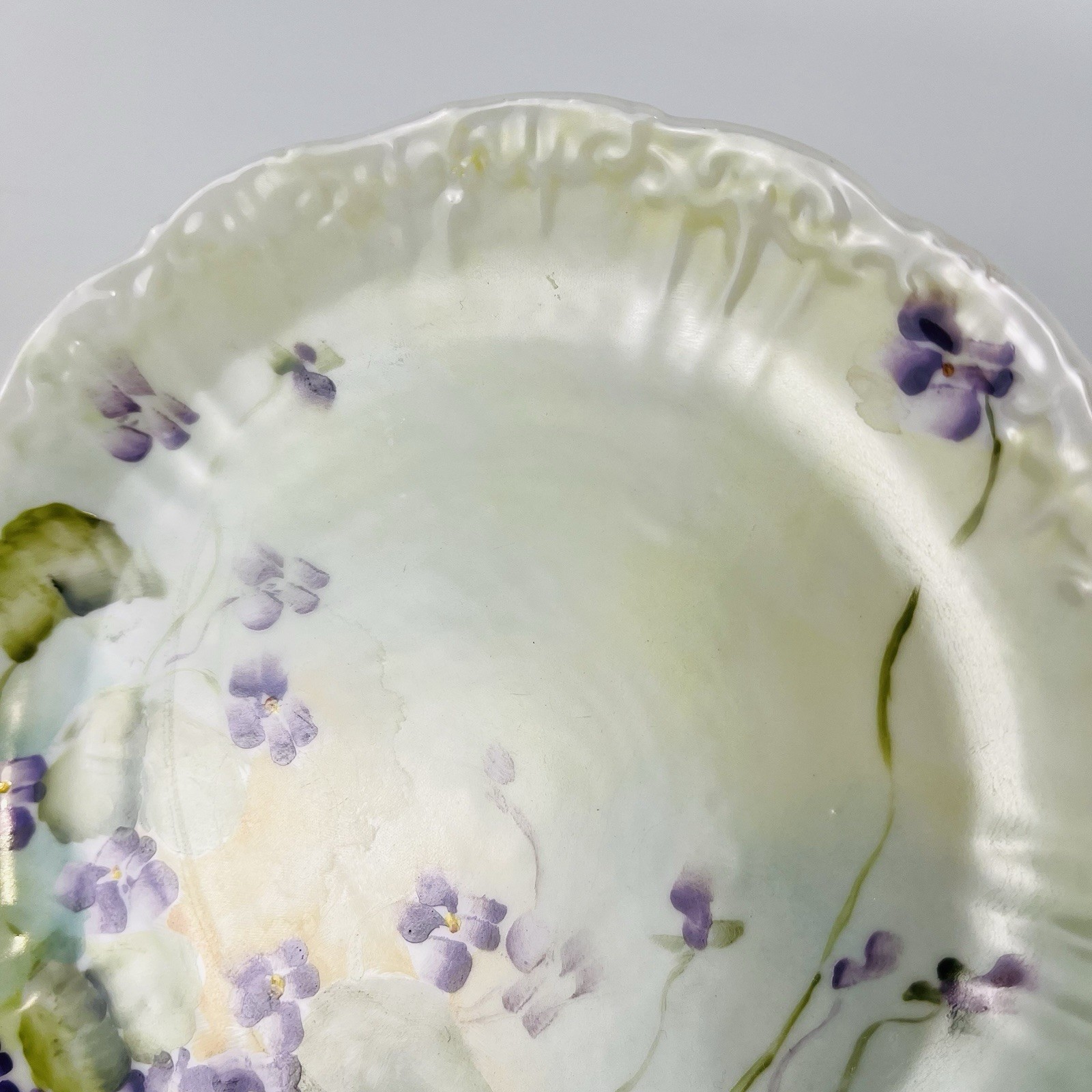 5 Antique Hand Painted Purple Violets 6″ Scalloped Dessert Cabinet Wall Plates