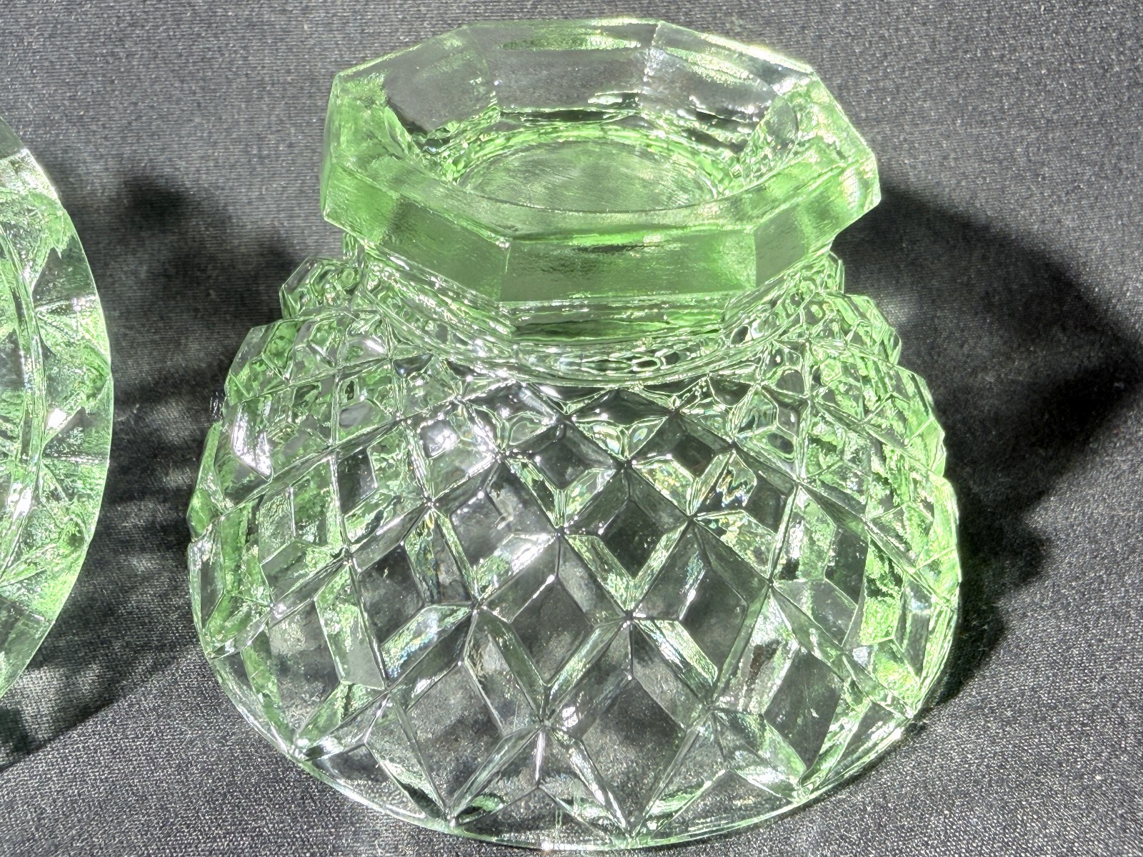 Green Vaseline Uranium glass covered candy dish coffee sugar jar / bowl selenium