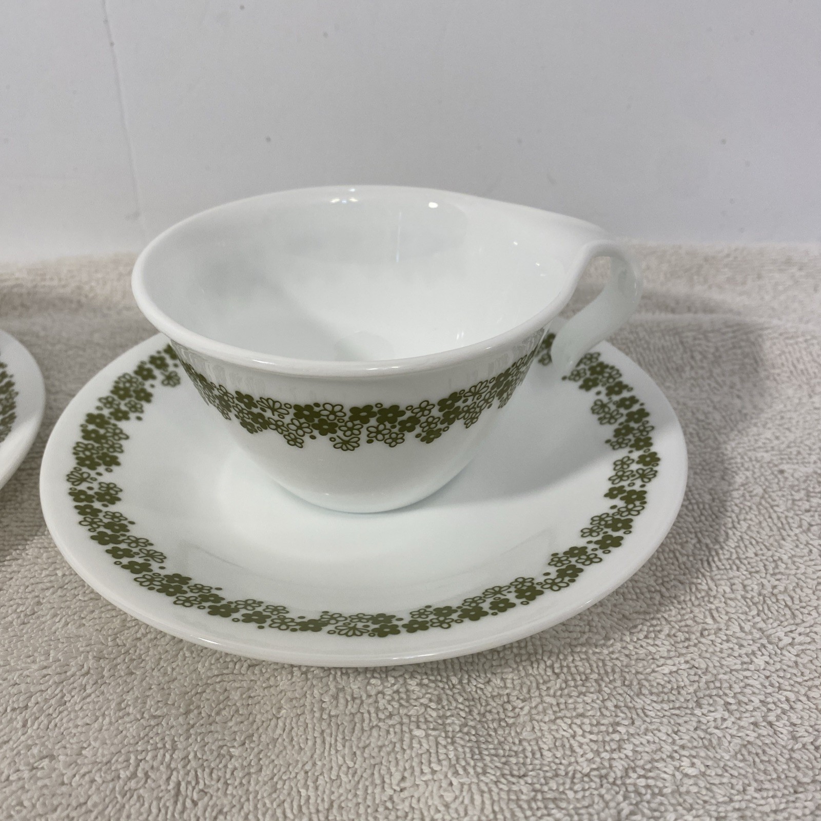 Corelle Spring Blossom Crazy Daisy Hooked Coffee Cups AND Saucers Set Of 2