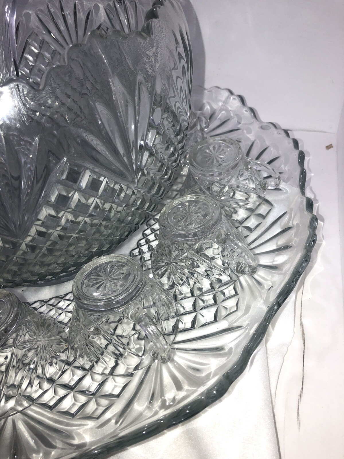 LE Smith Glass Pineapple Diamond Fan Punchbowl With Underplate