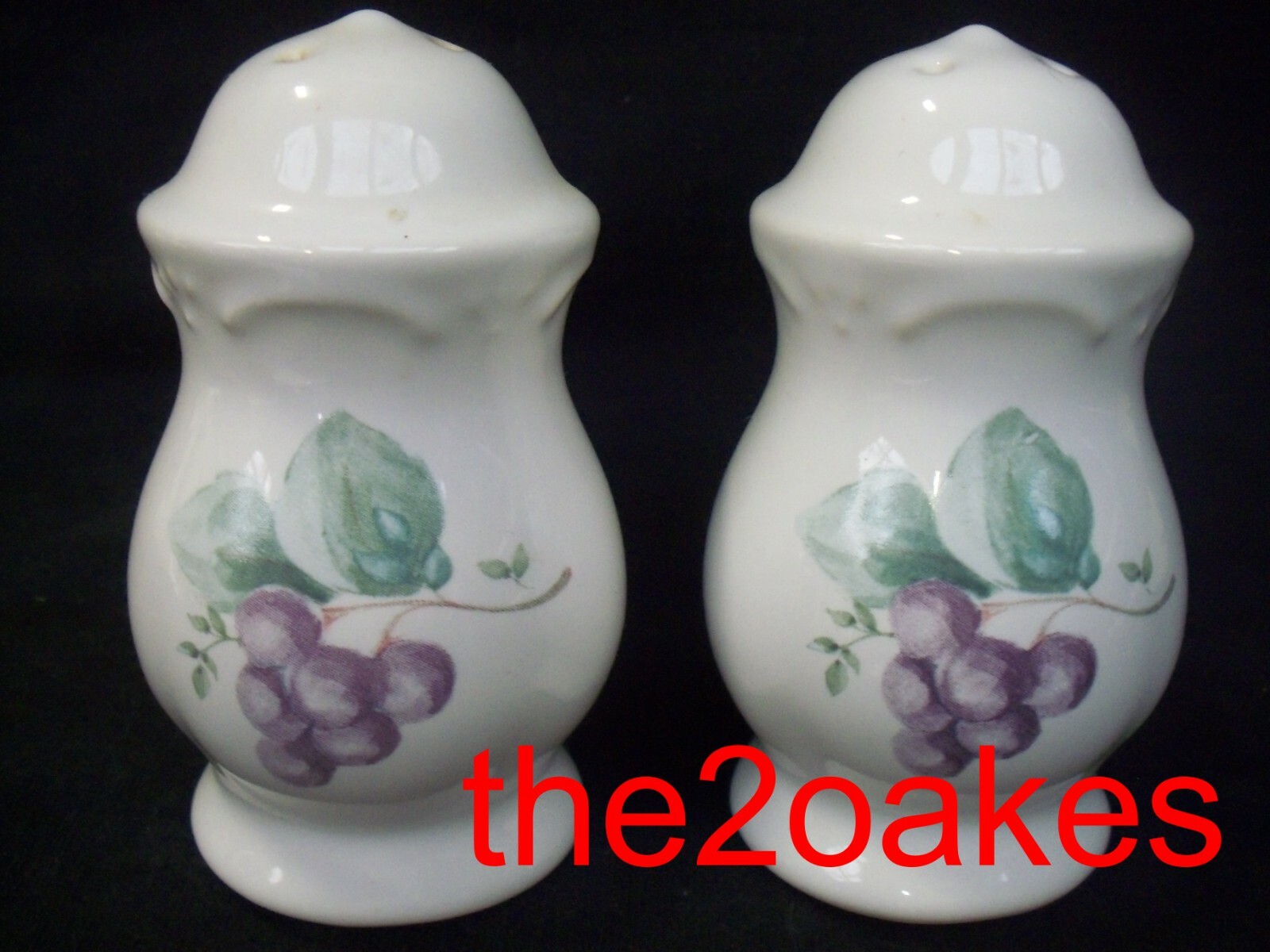 Pfaltzgraff Grapevine Salt & Pepper Shaker Set 3-4 Hole
