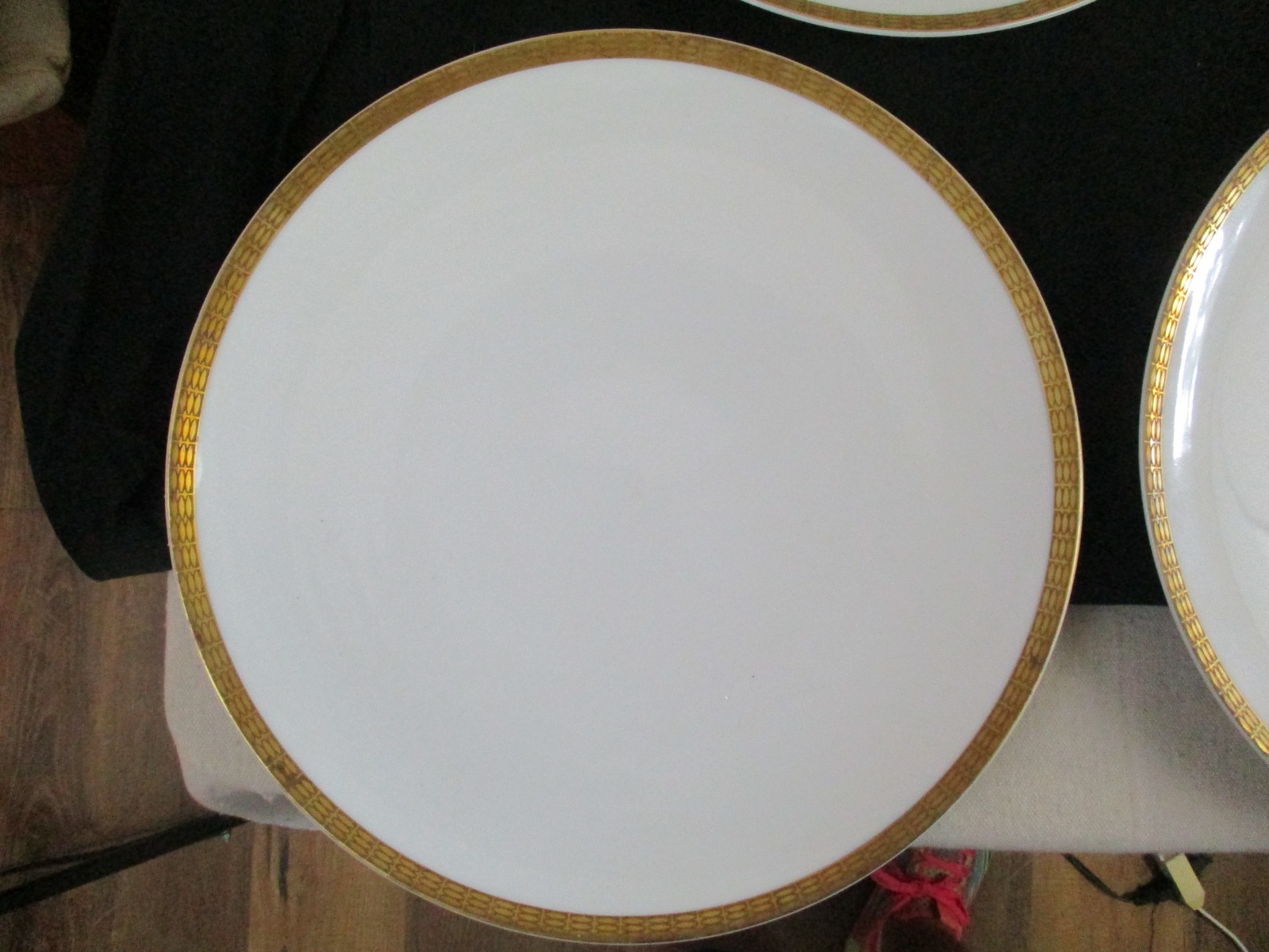 4 Vtg Gourmet’s Bavarian China Golden Elegance 10″ Plate White Gold Band Germany