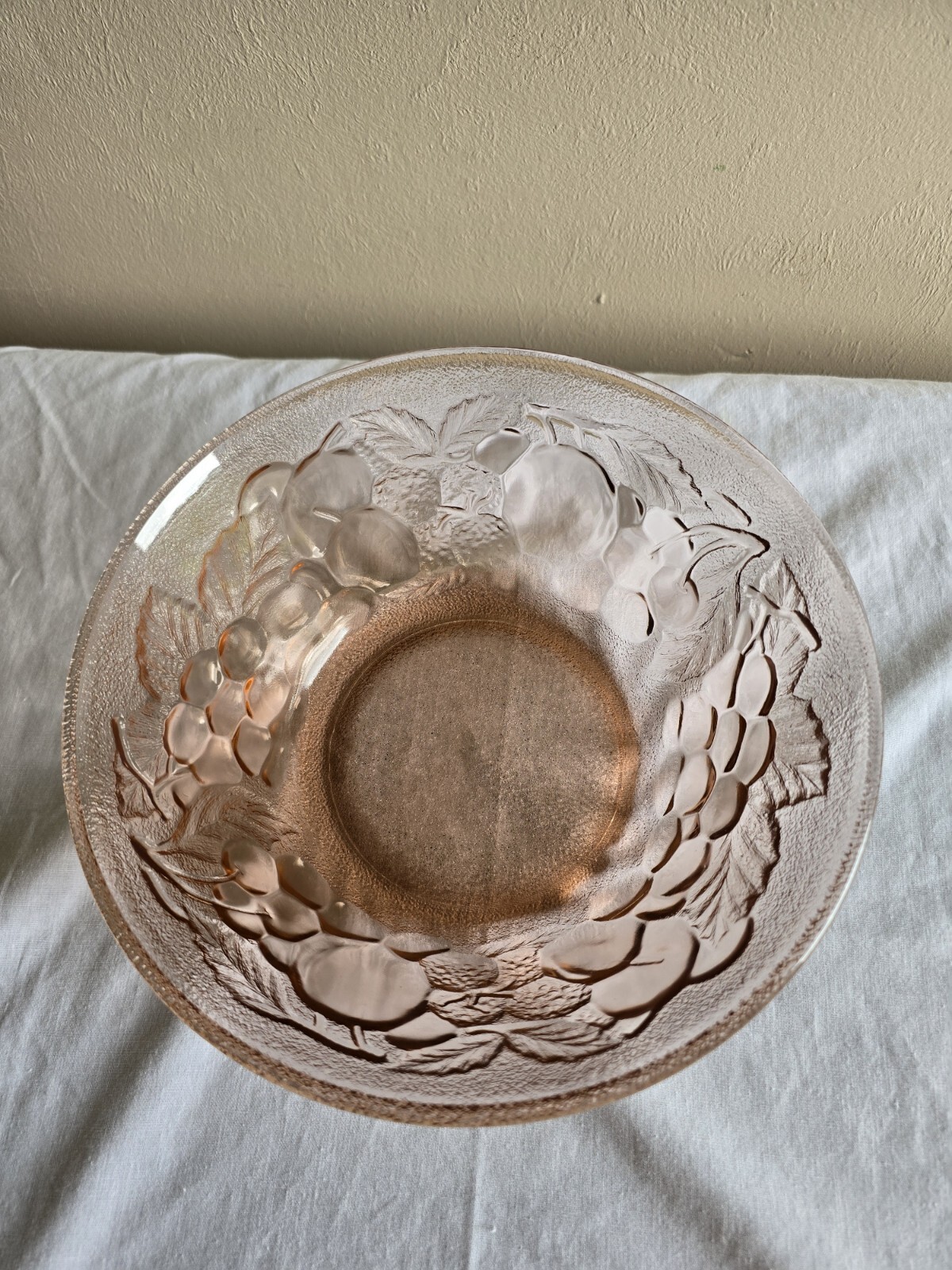 VTG Kig Indonesia Pink Pressed Glass Embossed Fruit Pattern 9″ Serving Bowl