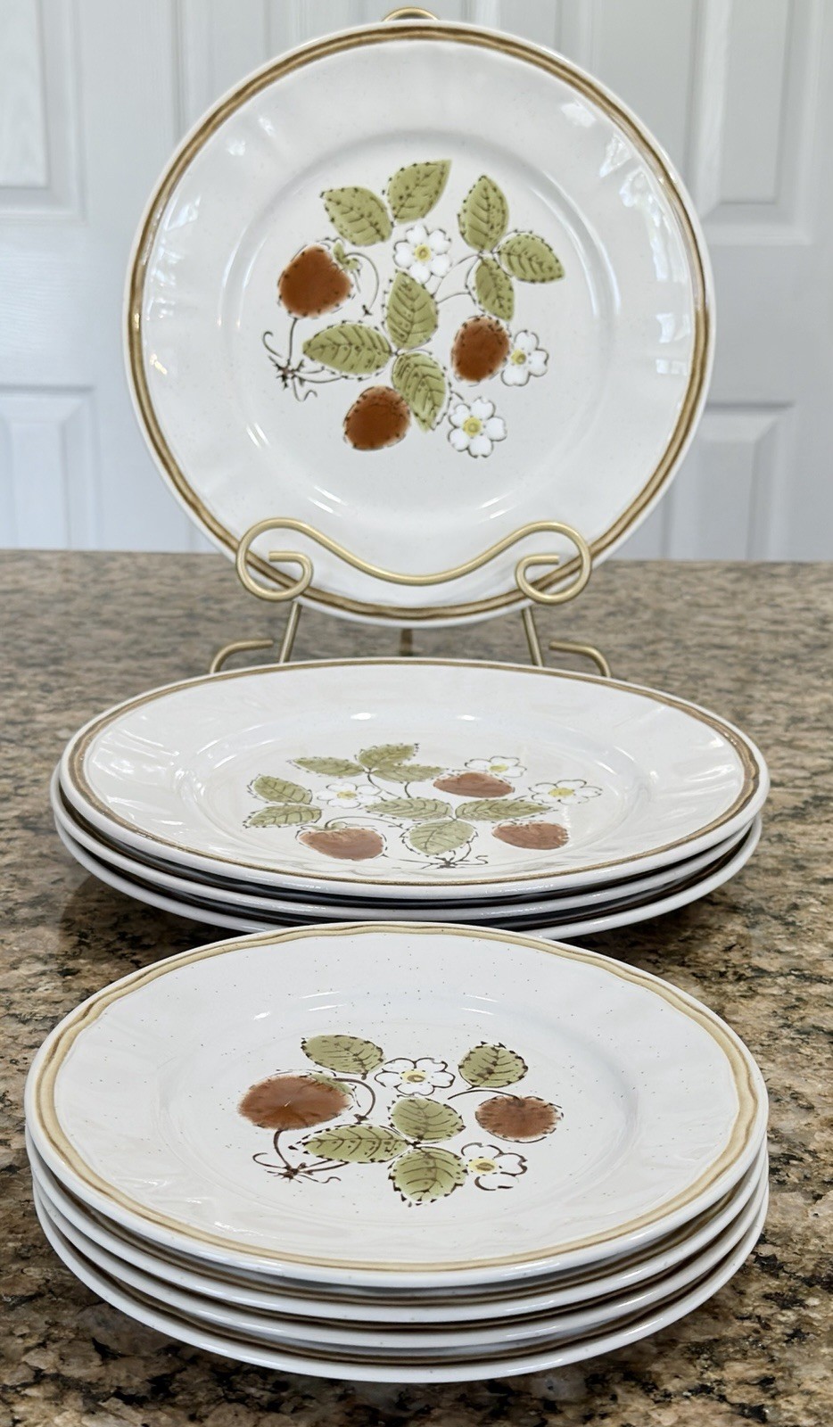 12pc Americana Hearthside Stoneware Berries Cream Dinner Set Plates & Bowls VTG