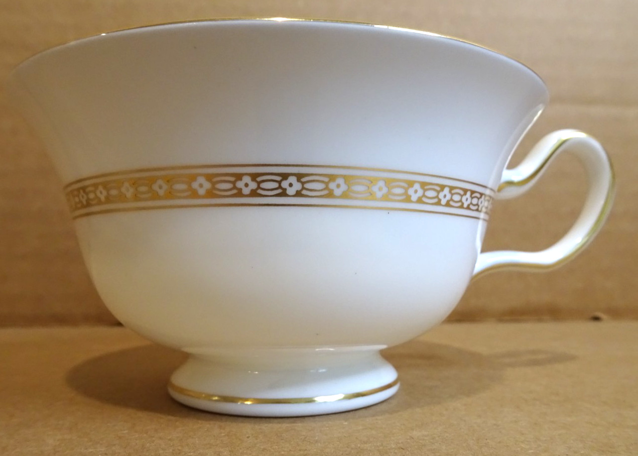 Wedgwood China Florentine W4170 Dark Green Gold 1 Cup and Saucer Set Peony Shape