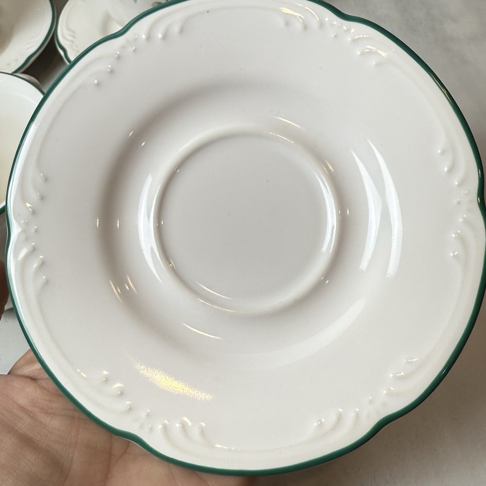 Pfaltzgraff Winterberry Christmas Holiday Mug Saucer Set Of 8 EUC Elegant Dining