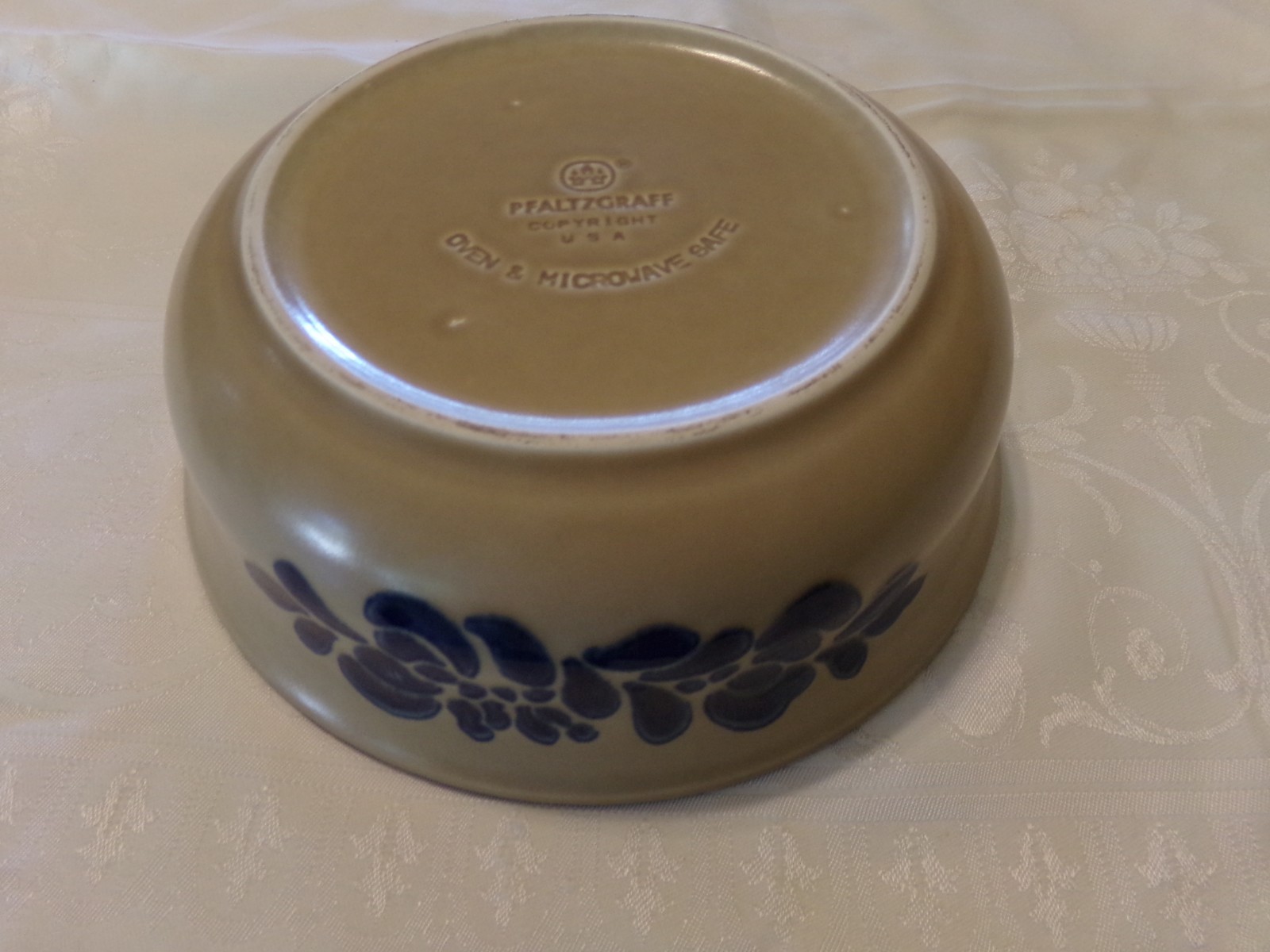 Pfaltzgraff Folk Art Round 1 Quart Casserole Dish NO LID 8″ Wide; 3″ Tall EUC!