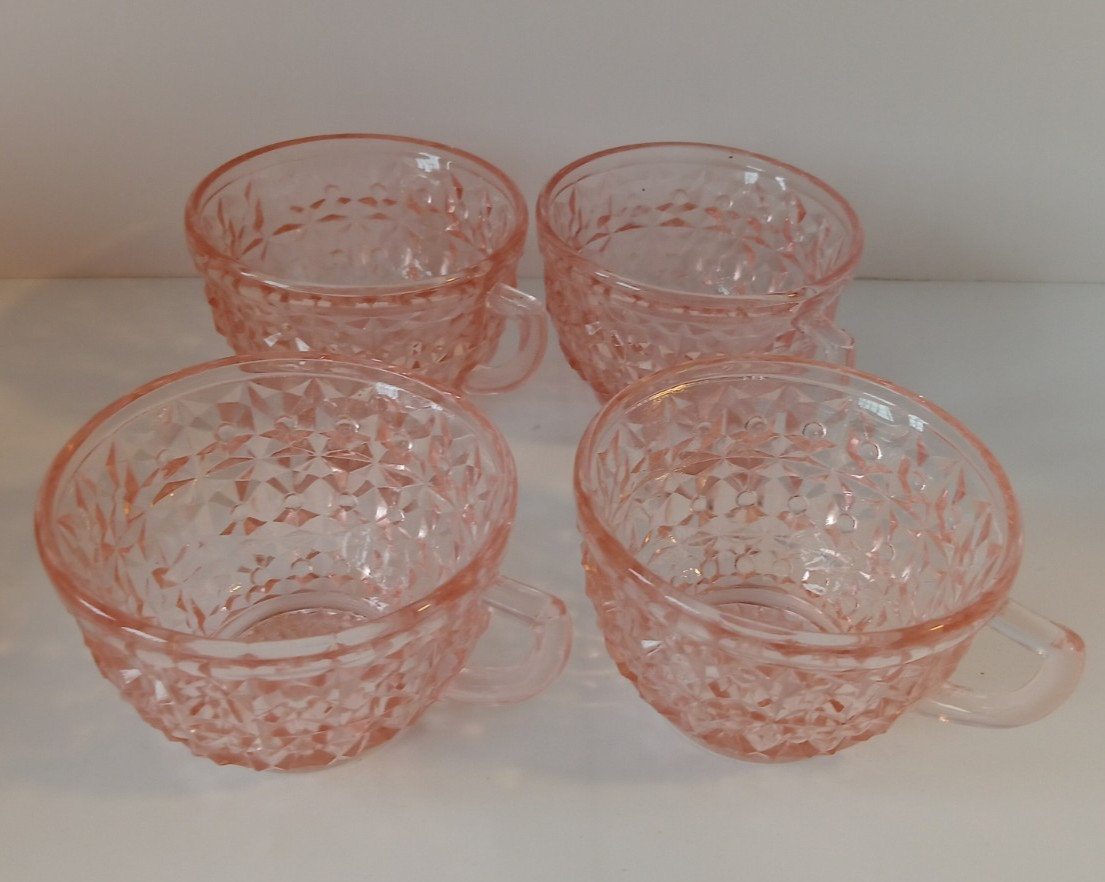 Jeannette Pink Depression Glass Holiday Buttons and Bows 19 Piece Set
