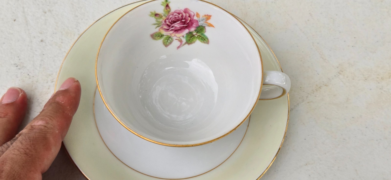 Fuji China Rosette Set of Four Cup W/Saucers Gold Rim Made in Occupied Japan b