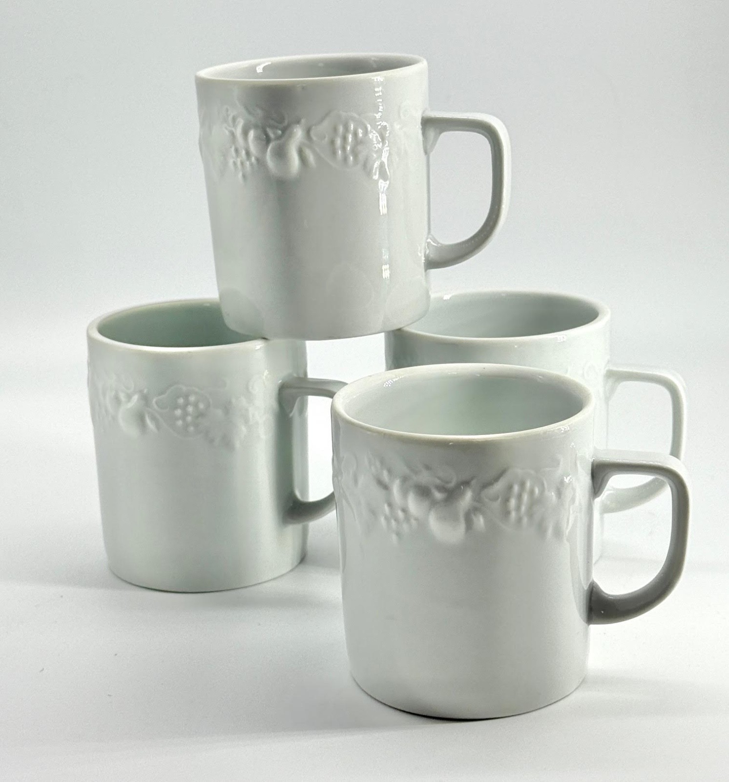 Set 4 Mugs Phillipe Deshoulieres France California (Blanc de Blanc) White