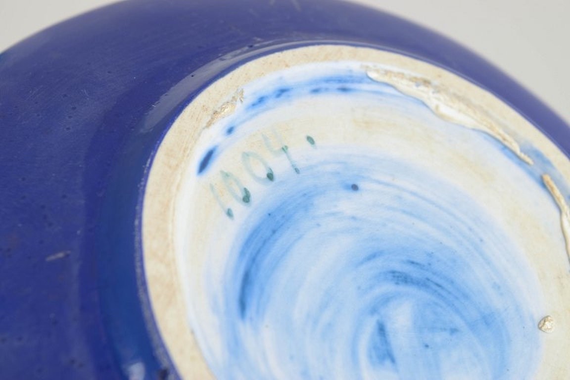 Wilhelm Kåge, Sweden. Stoneware bowl with experimental test glaze. Ca. 1940s.