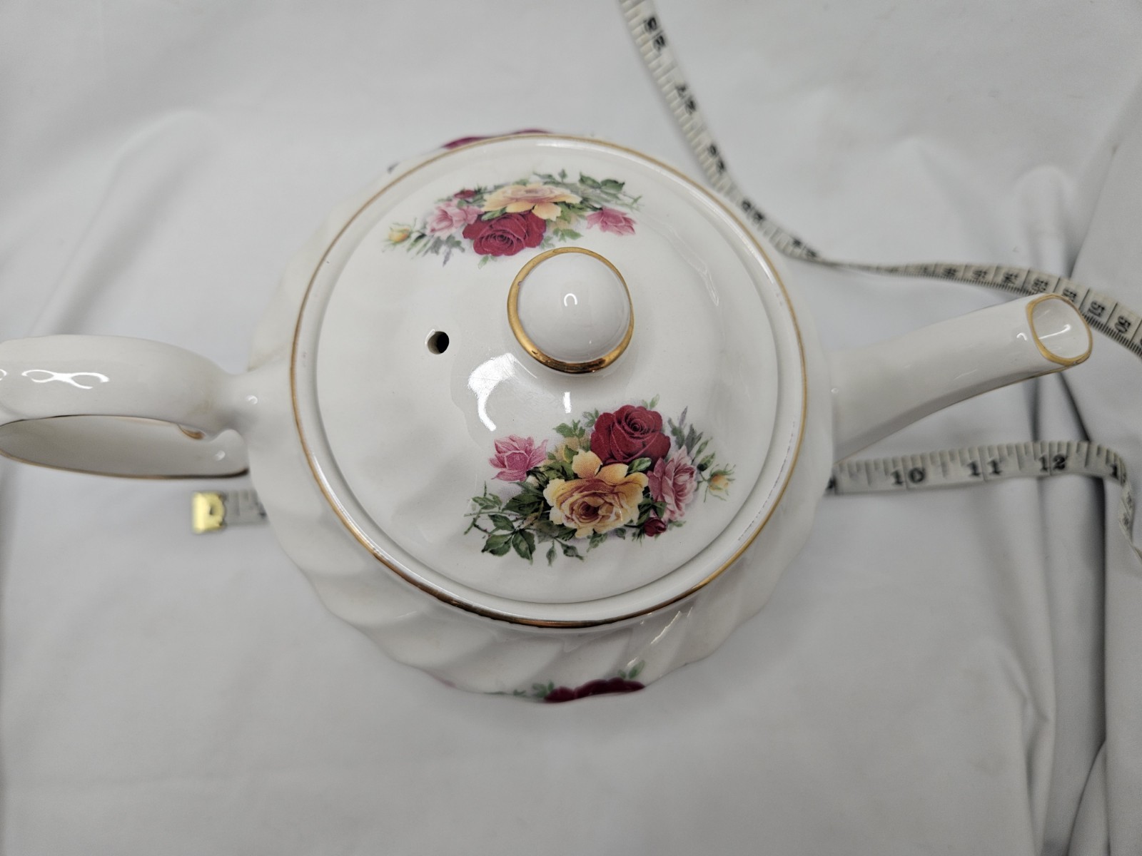 VINTAGE Windsor Bone China Swirled Pink Yellow Red Roses Teapot Made In ENGLAND