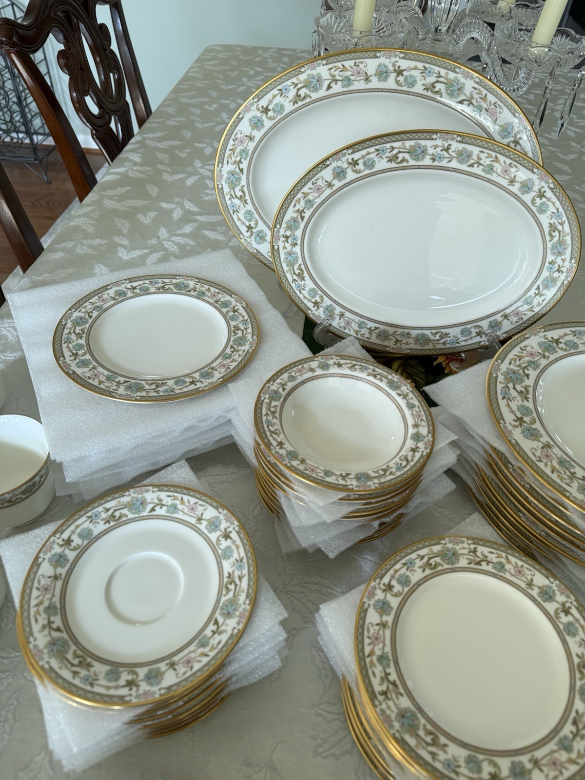 NORITAKE Bone China Sakura (9704) 10: 7 Piece Place Settings + Serving Pieces