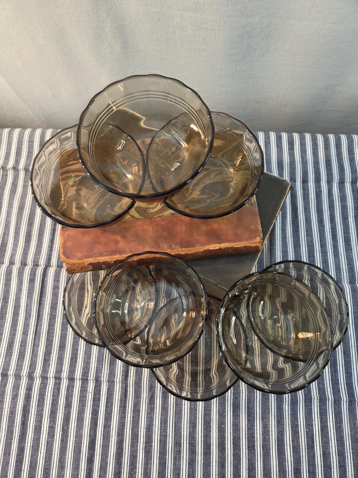 Pyrex Vintage Fireside Custard Cups Set of 8 Modal #463 Brown Scollaped Edge 6oz