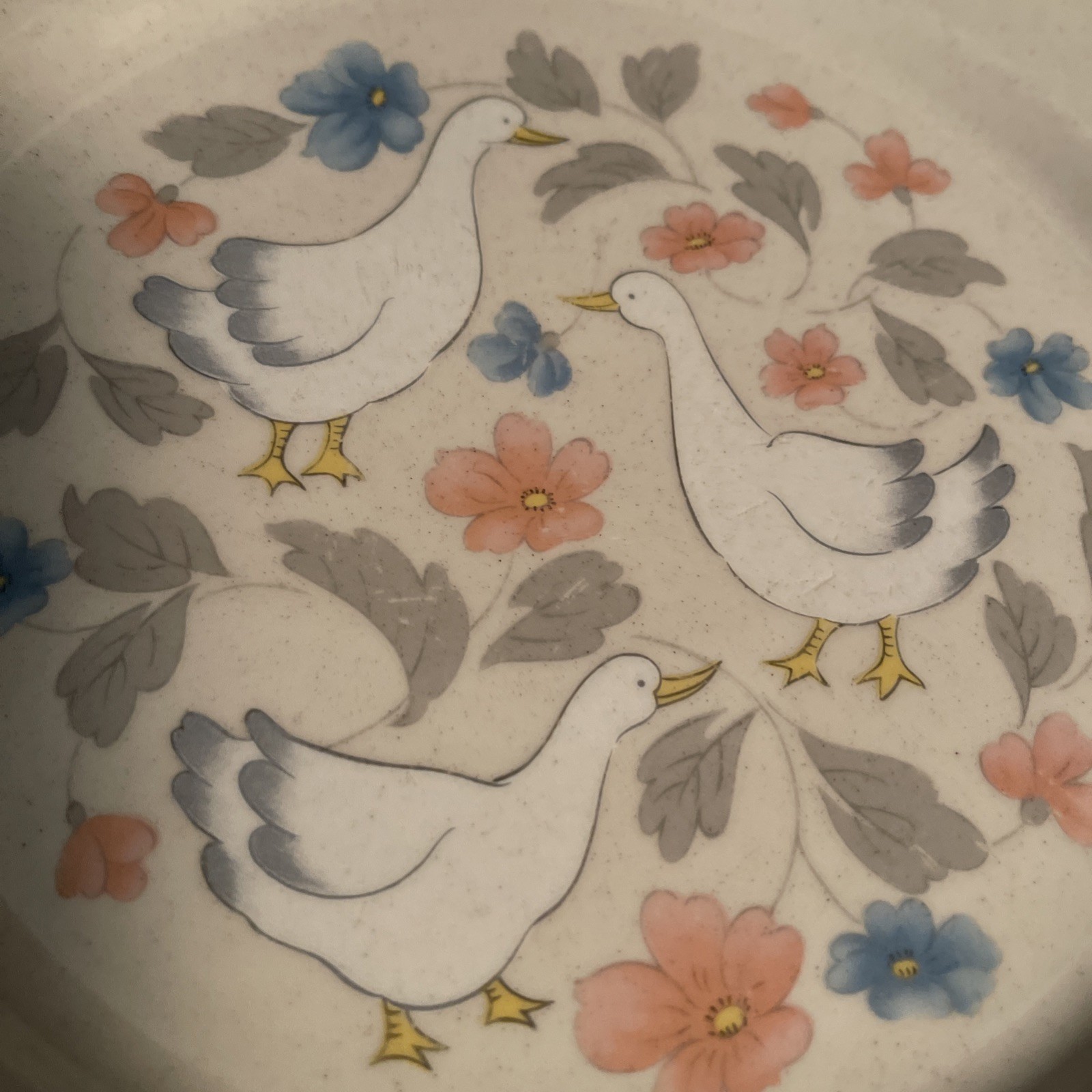 1988 COUNTRY CLASSICS ACTION COLLECTION DINNER PLATE 10 3/4 IN. PREOWNED