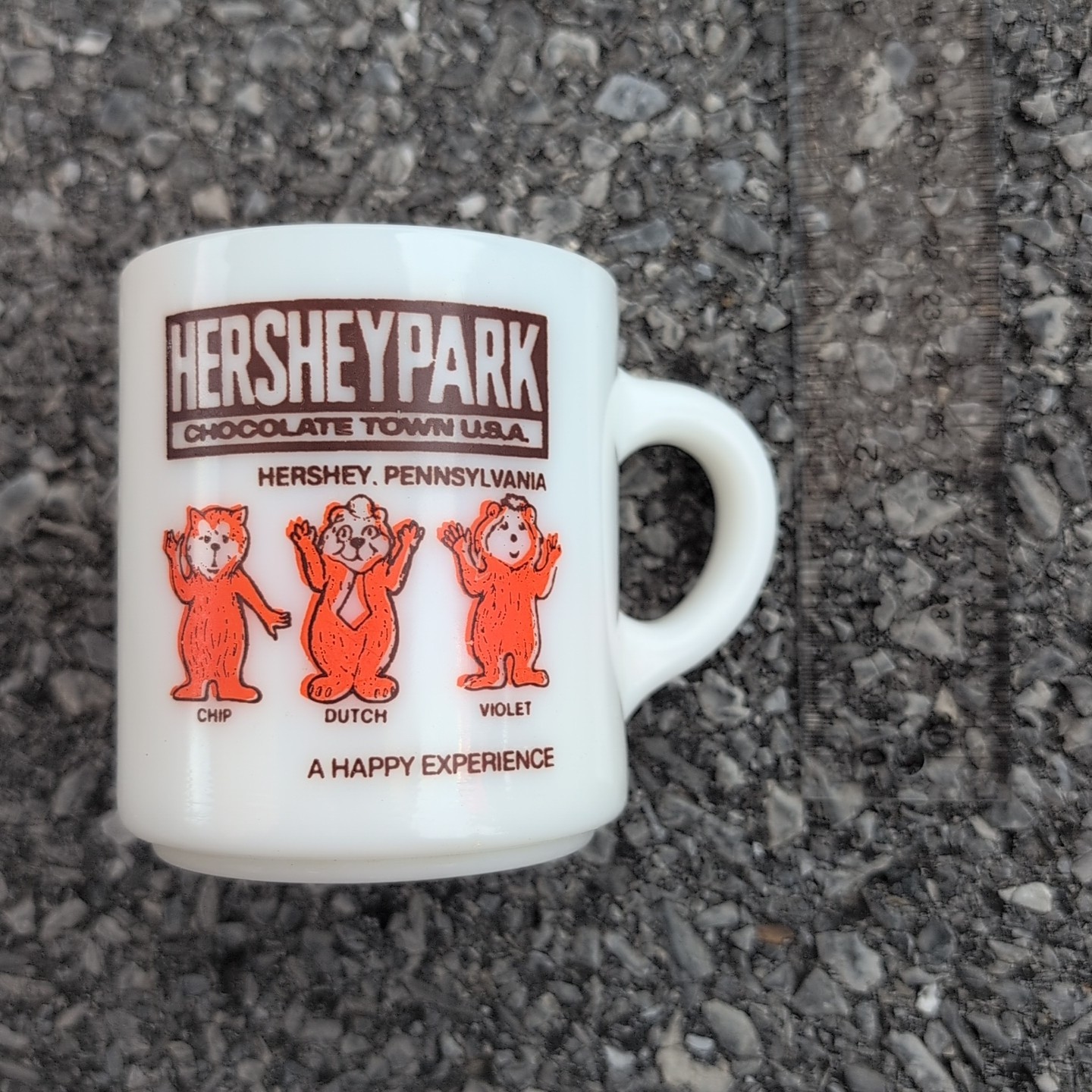 Vintage Hersheypark CHIP DUTCH VIOLET A Happy Experience Milk Glass Mug HERSHEY