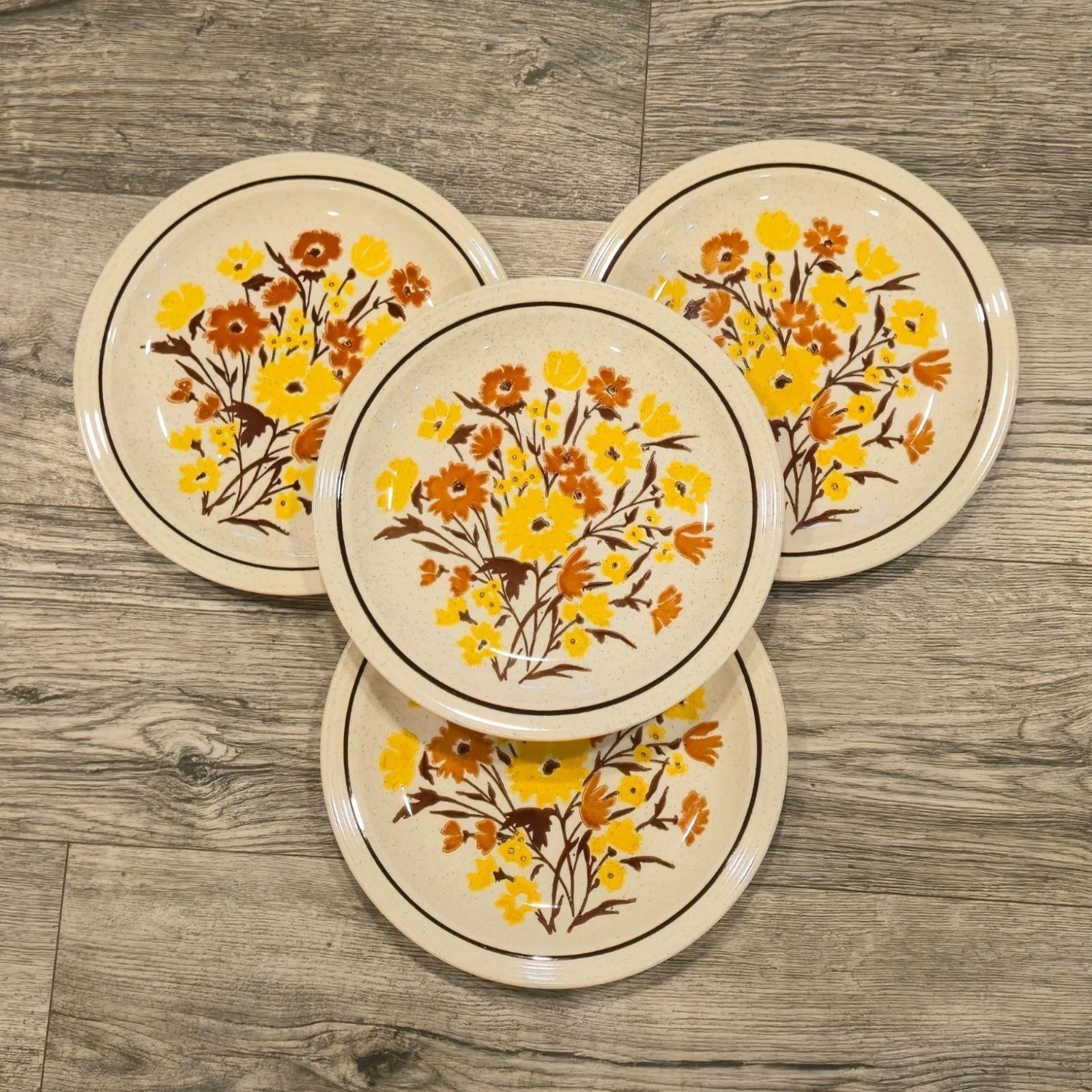 Vintage floral Stoneware dinner plates 1970s Botanical speckled Garden dining 4p