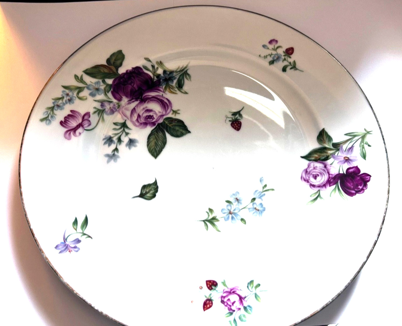 HEINRICH H & C Selb Bavaria HC205 DINNER PLATE ROSE/STRAWBERRY 10 1/8″ MINT