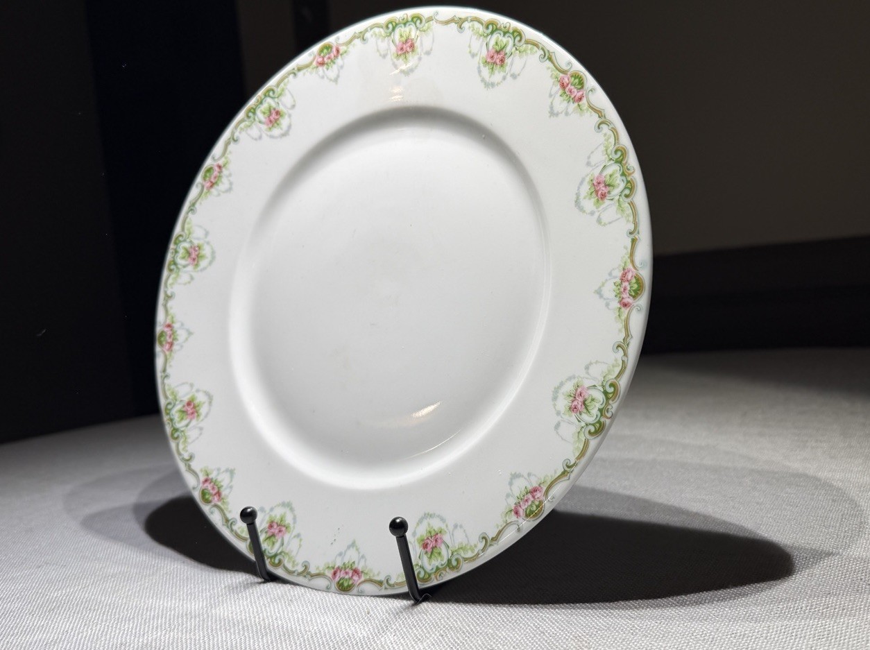 Antique Wm Guerin Limoges France Dinner Plate 9.75” Pink Roses Scroll GUE395