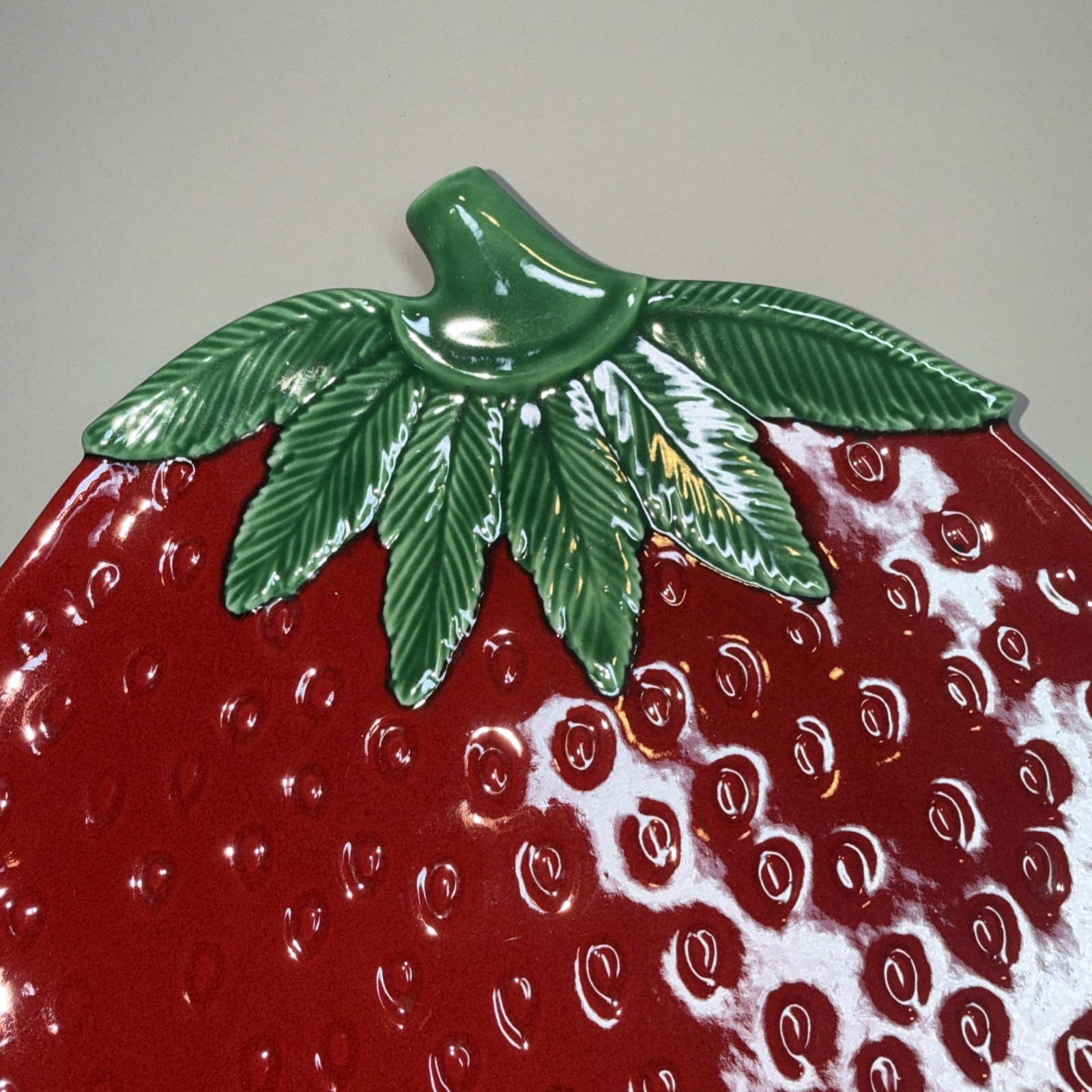 CERAMIC STRAWBERRY Plate PLATTER 1970 VINTAGE