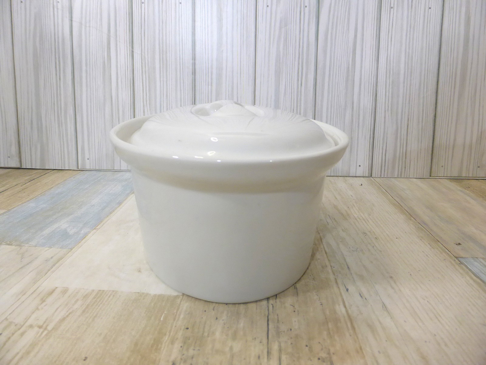Apilco Covered White Ceramic Casserole 8 Inches x 3 1/8 Inches Pre-Owned