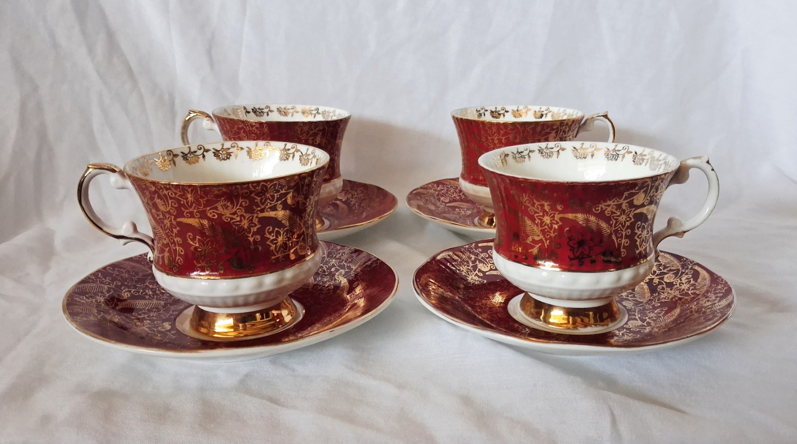 Elizabethan SOVEREIGN RED Footed Tea Cups & Saucers (Set of 4) Gold Gilt