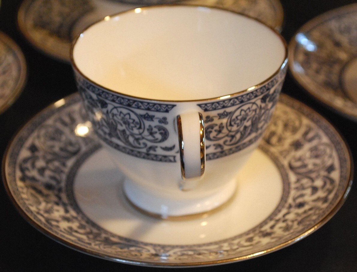 Set 4 MINTON Bone China INFANTA S744 Footed Cups & Saucers ENGLAND Blue & White