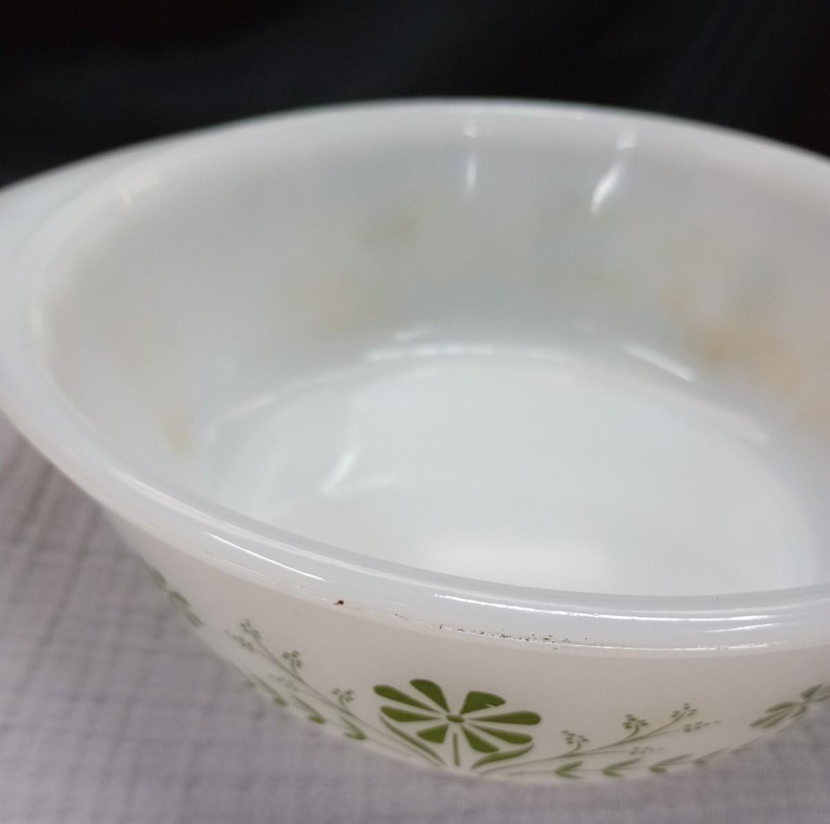 VTG GLASBAKE GREEN DAISY 8.5” J514 2 QT CASSEROLE