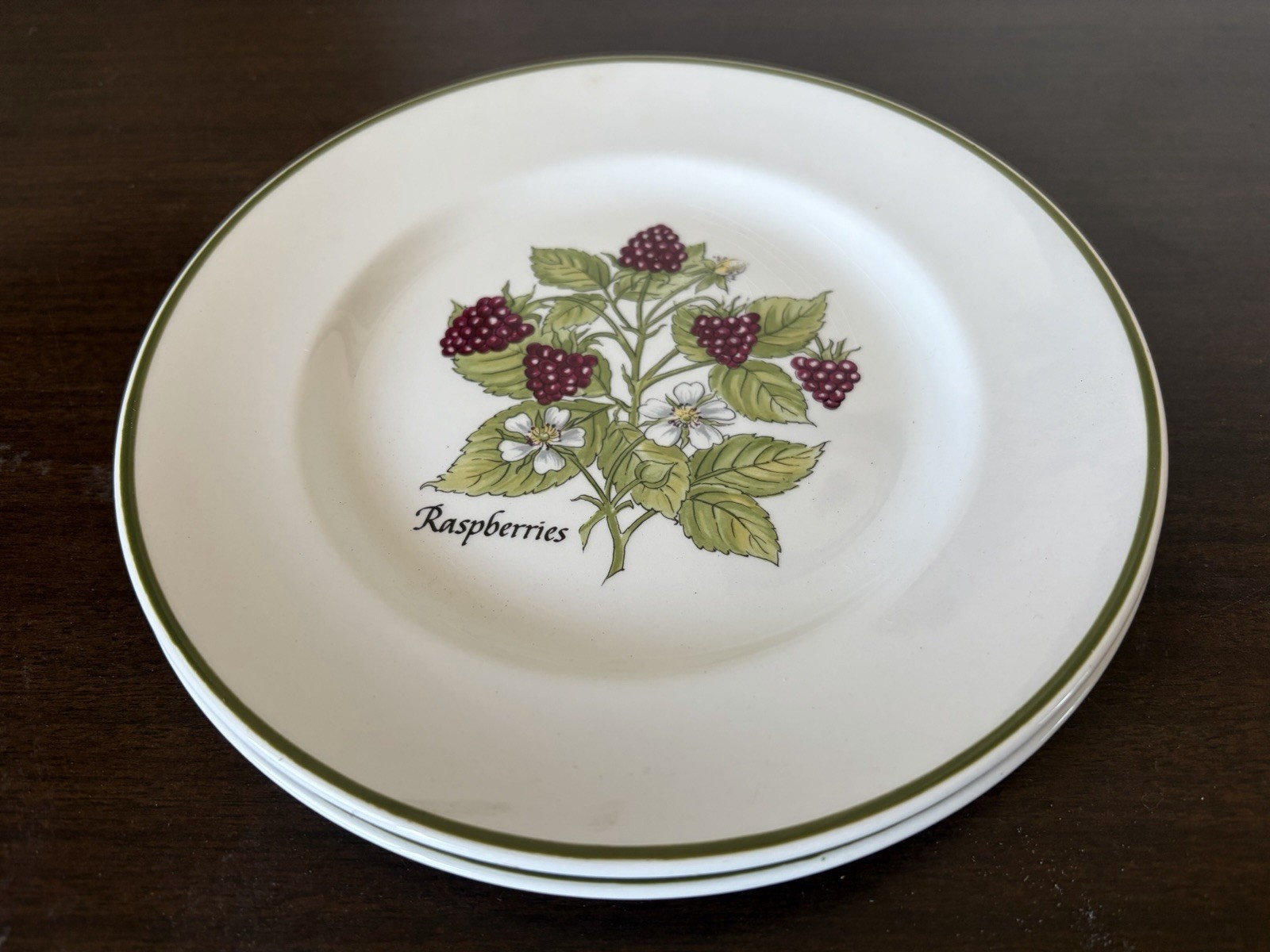 Tiffany & Co Staffordshire 8 Berry Assort Plates by Johnson Brothers (334ME)