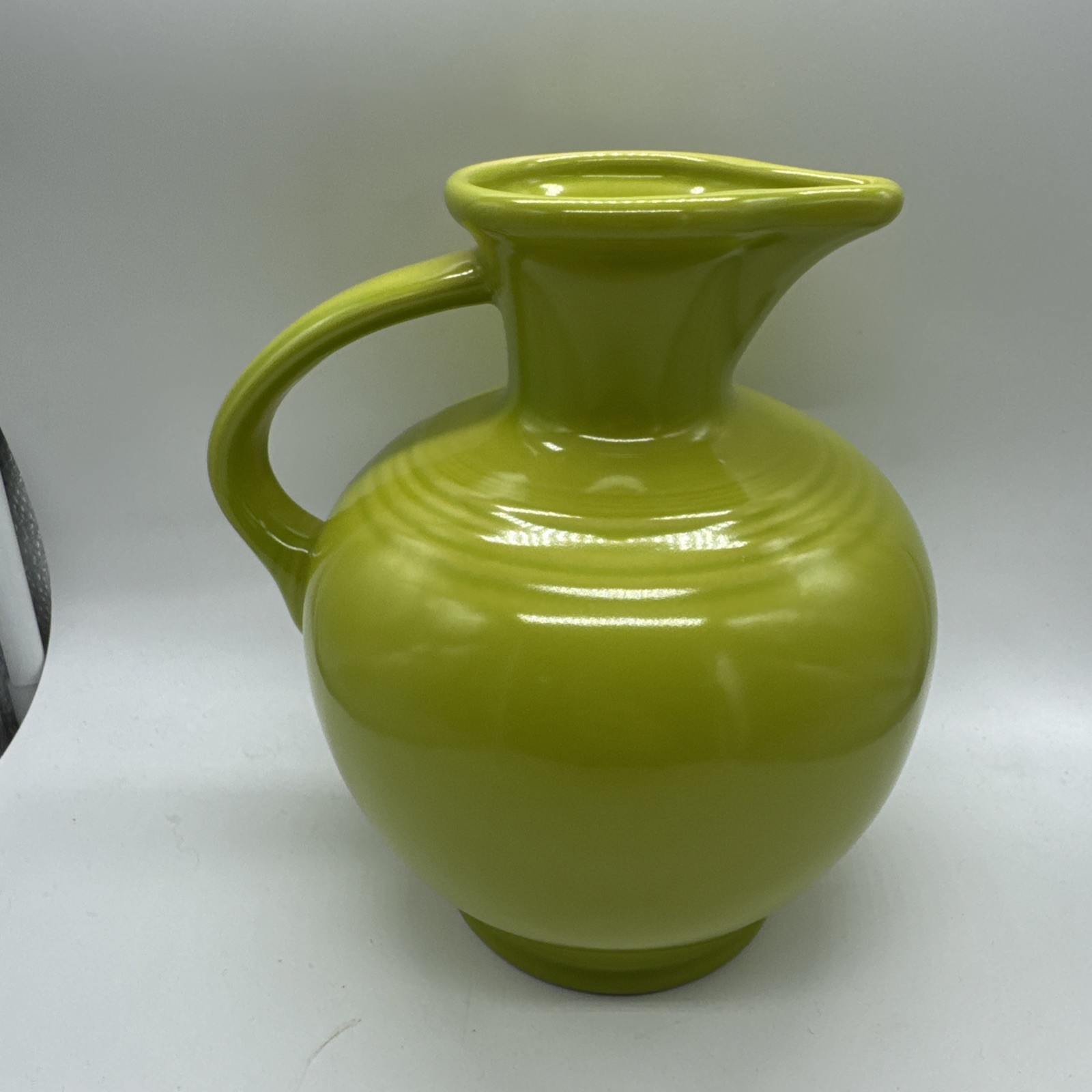 CARAFE lemongrass NEW HOMER LAUGHLIN FIESTA 60 OZ.