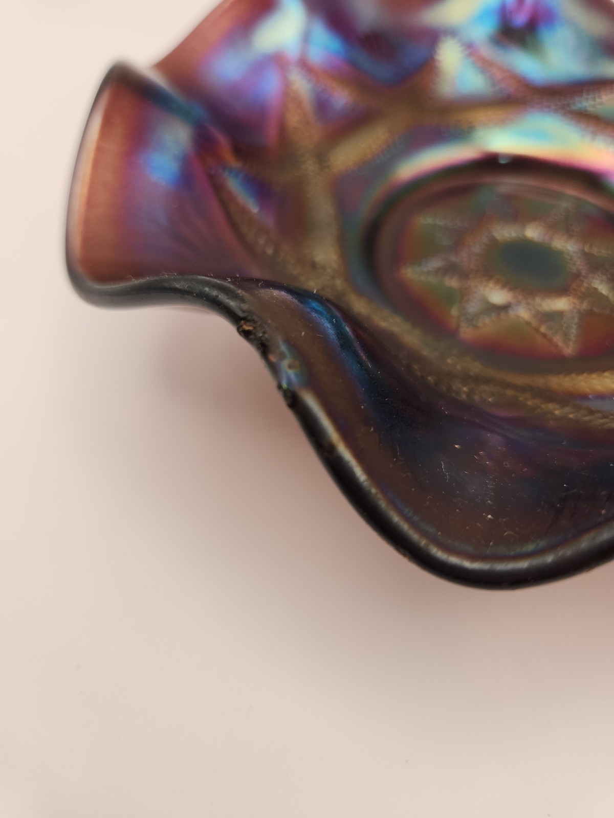 Antique Dugan Iridescent Amethyst Ski Star Pattern Carnival Glass Ruffled Bowl