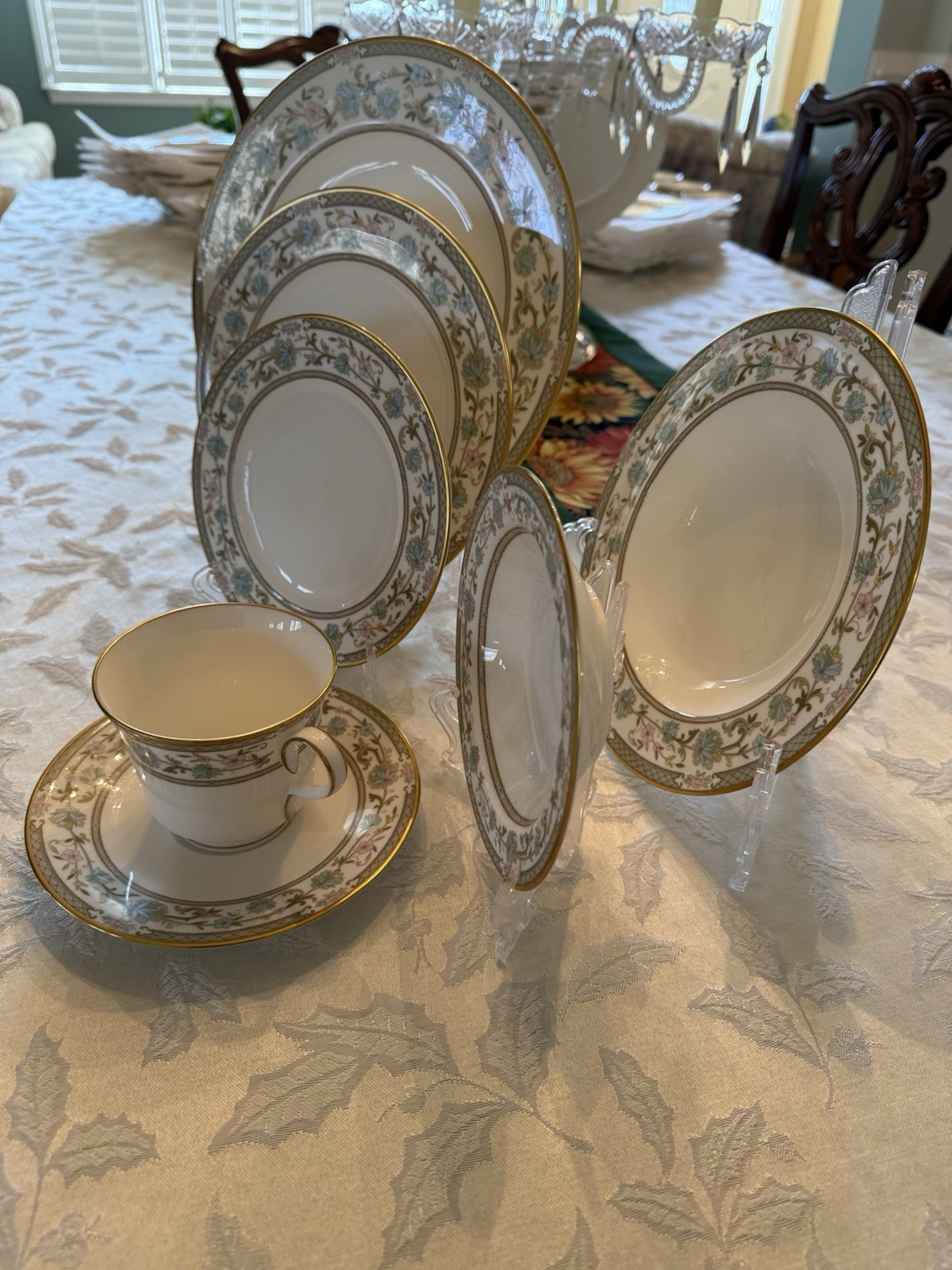 NORITAKE Bone China Sakura (9704) 10: 7 Piece Place Settings + Serving Pieces