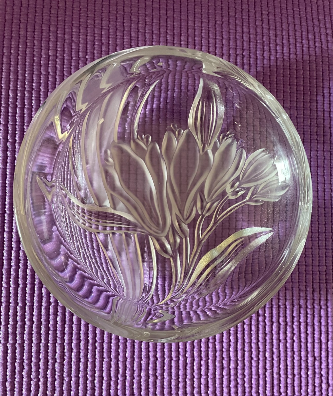 Mikasa Parisian Frosted Iris Round Crystal Candy Dish, about 5″ (see picture)