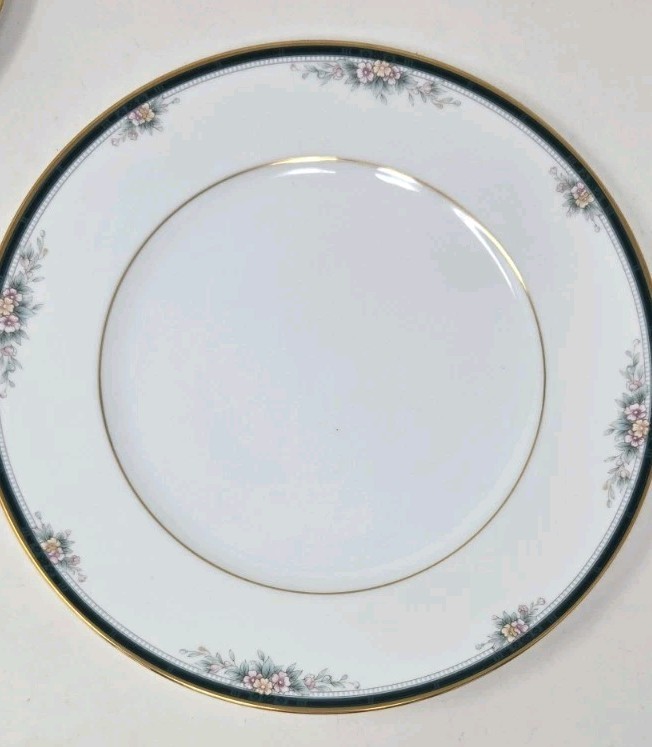 Noritake Landon 4111 Bone China 5-Piece Place Setting Floral Green & Gold Trim